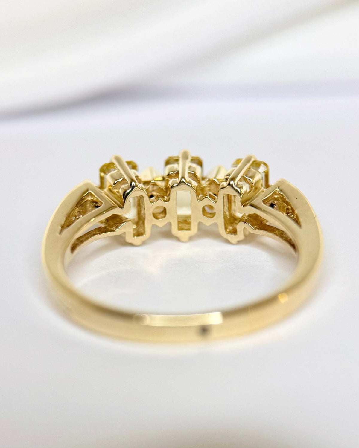 Bague Rivière Scapolites Jaunes de Madagascar 0.65 carat &amp; Diamants "Lisette" - Elliade Paris