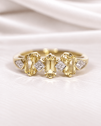Bague Rivière Scapolites Jaunes de Madagascar 0.65 carat &amp; Diamants "Lisette" - Elliade Paris