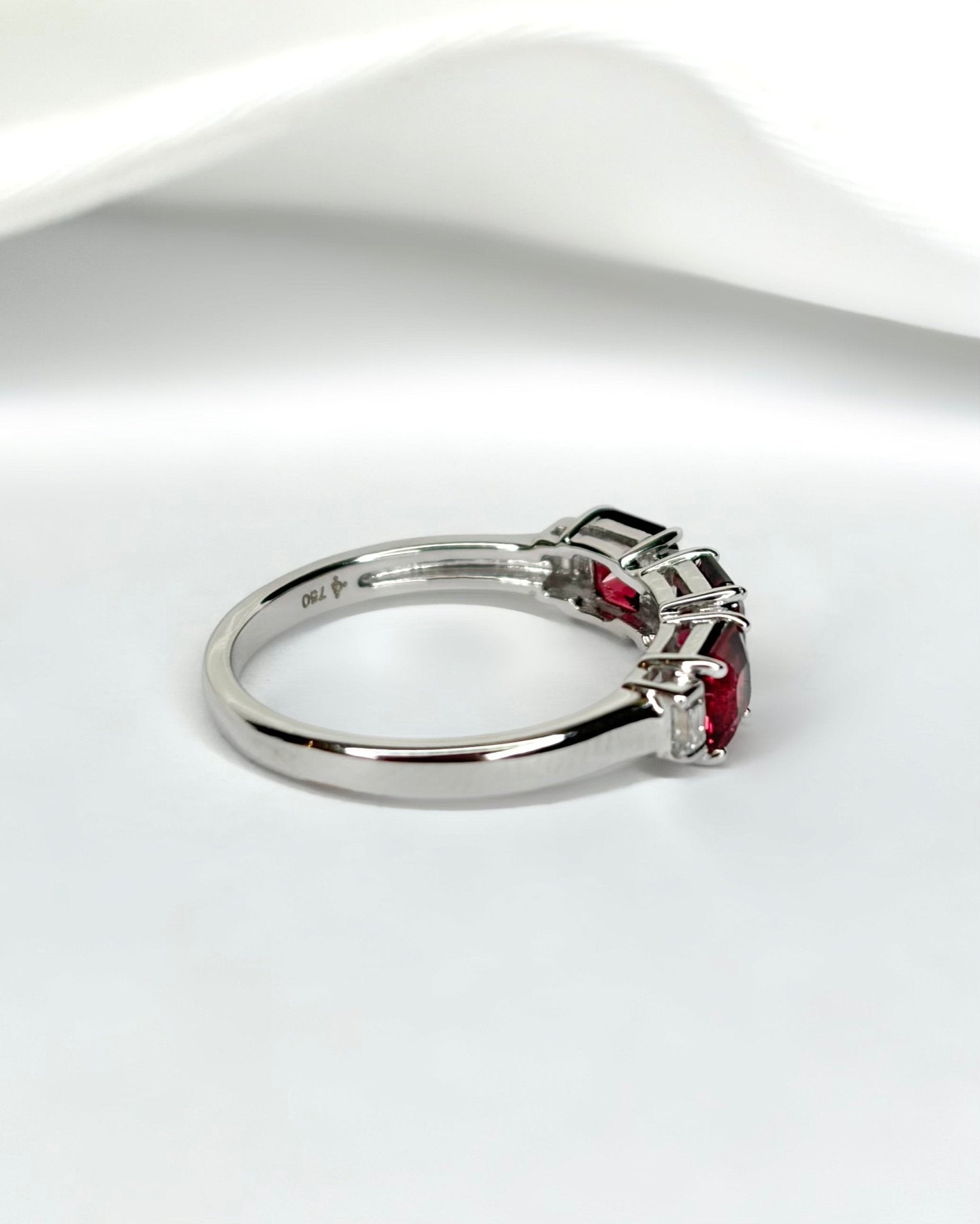 Bague Riviere Spinelles 1.44 carat &amp; Diamants "Marika" - Elliade Paris