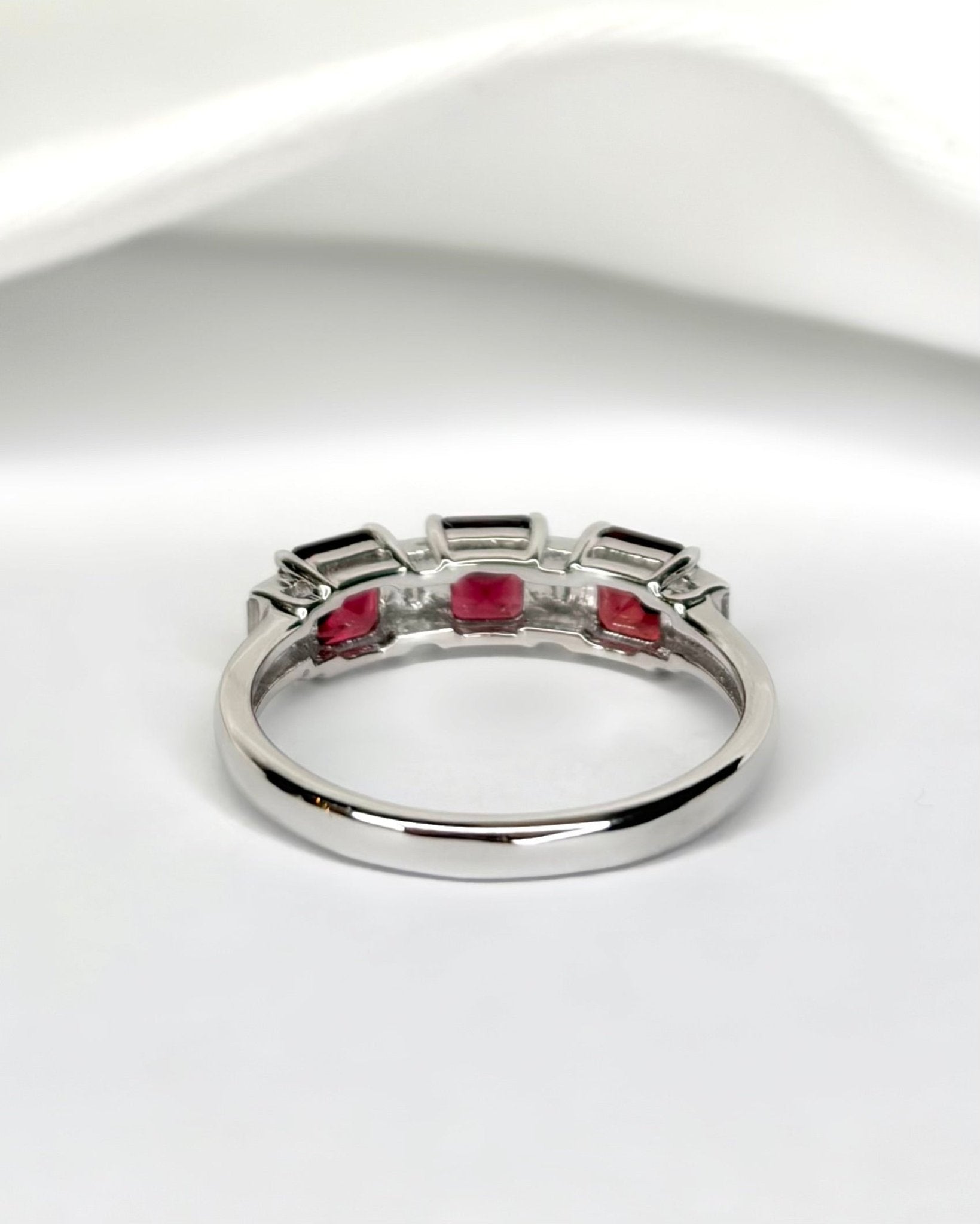 Bague Riviere Spinelles 1.44 carat &amp; Diamants "Marika" - Elliade Paris