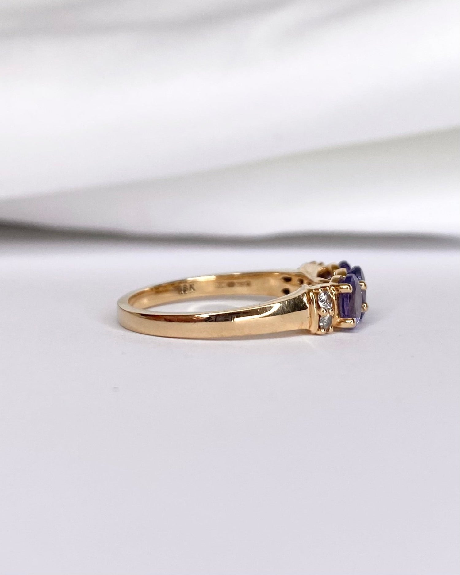 Bague Rivière Tanzanites 0.80 carat &amp; Diamants "Iliana" - Elliade Paris
