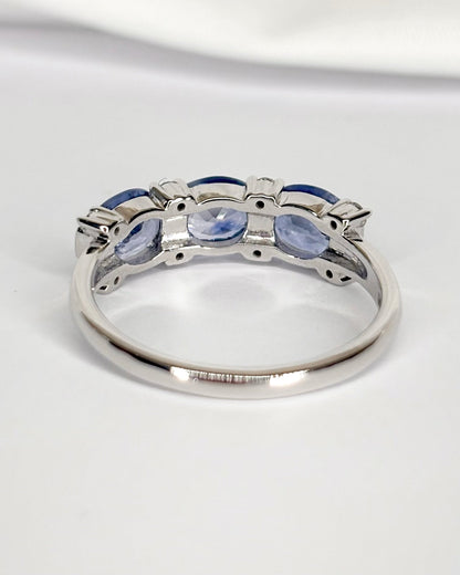 Bague Rivière Trilogie Saphirs 2.25 carats &amp; Diamants "Clémence" - Elliade Paris
