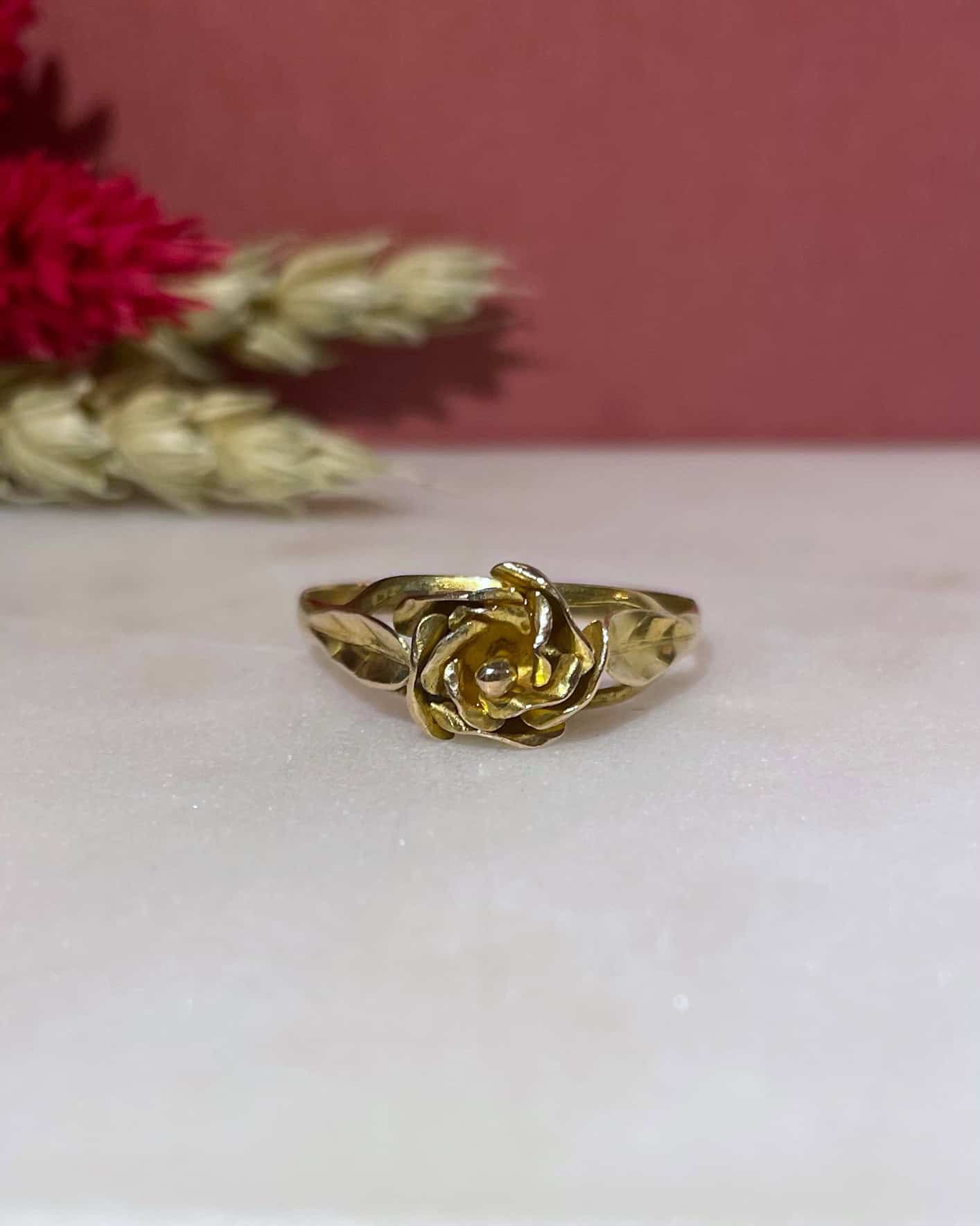Anillo de flor "Faustyn" de oro amarillo de 18 quilates