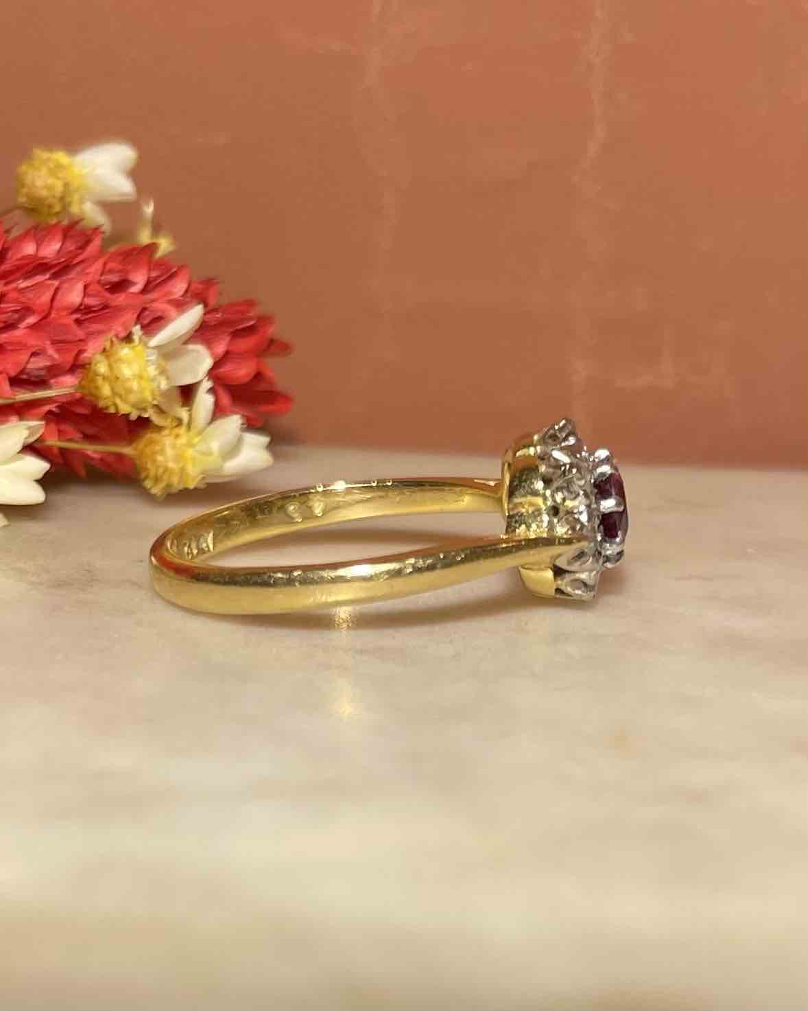 Bague Marguerite Rubis et Diamants "Youna" - Elliade Paris