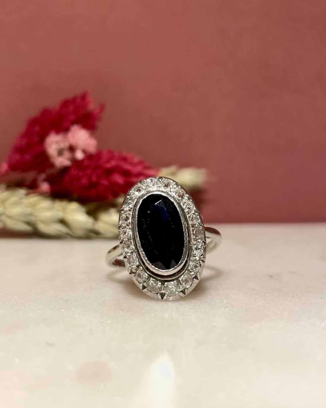 Bague Art-Déco Saphir 2 carats &amp; 18 Diamants &quot;Phoebe&quot;