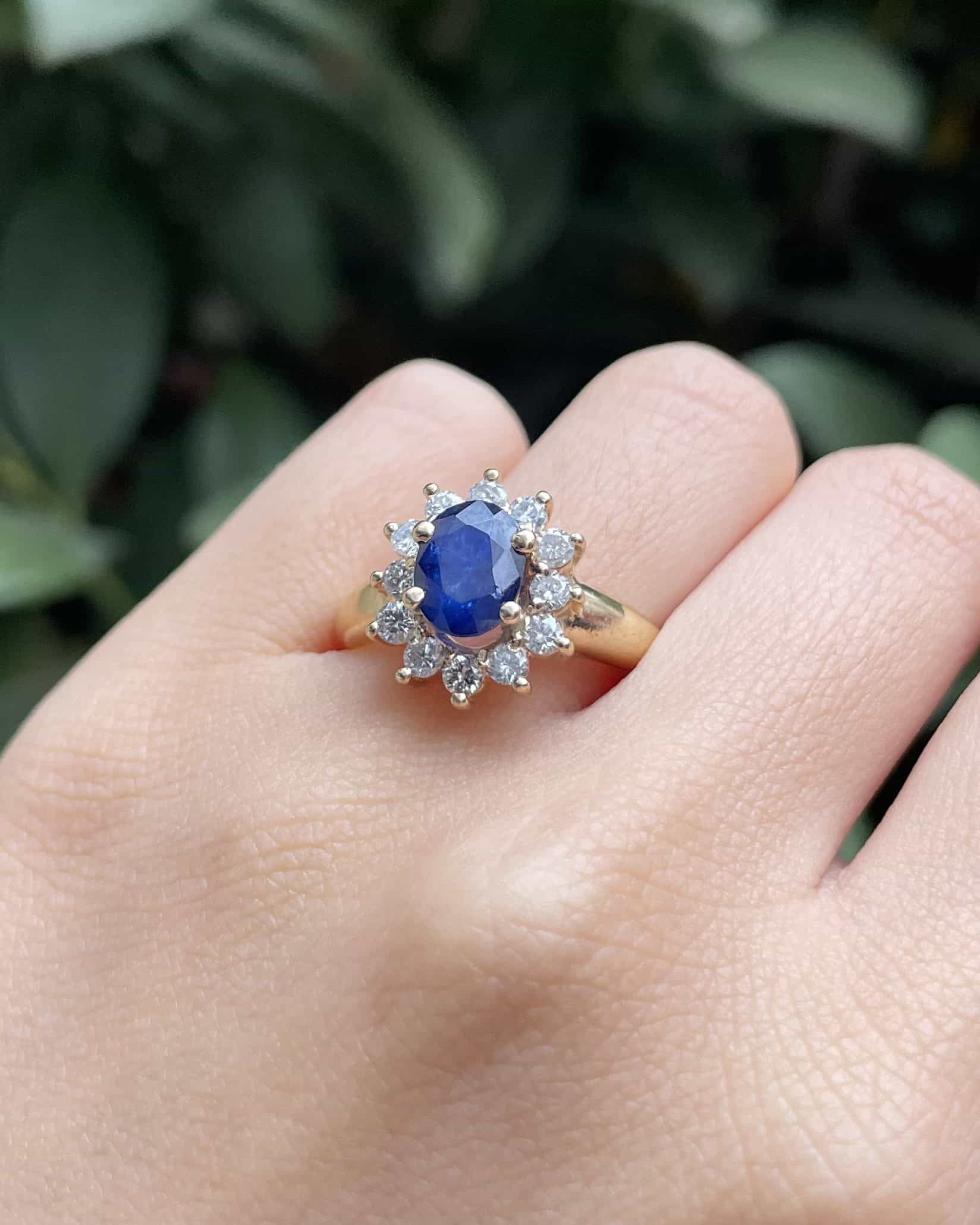 Anillo "Seyana" con margaritas de zafiro y diamantes de 1,60 quilates