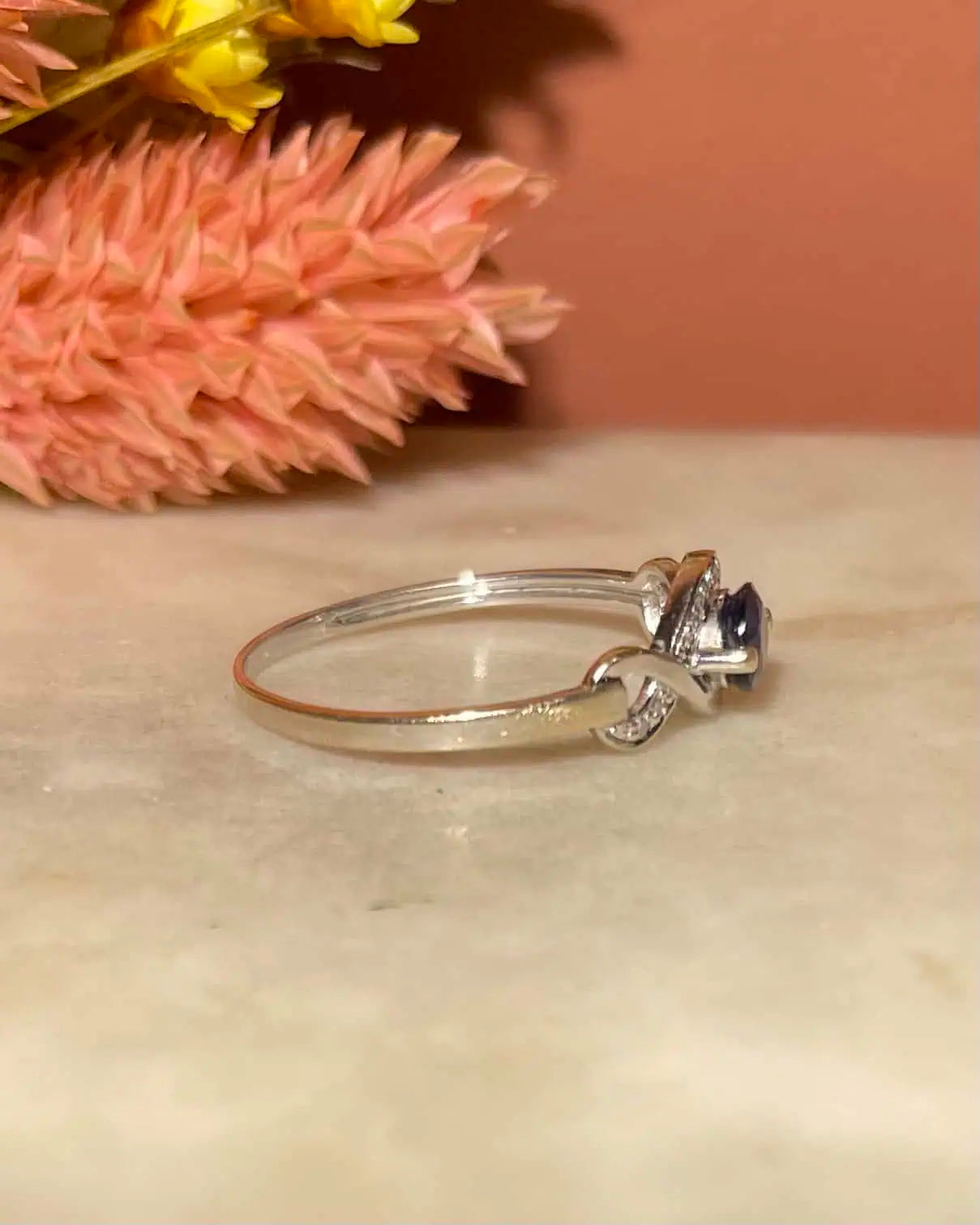 Bague Vintage Saphir 0.40 carat &amp; Diamants &quot;Damaris&quot;
