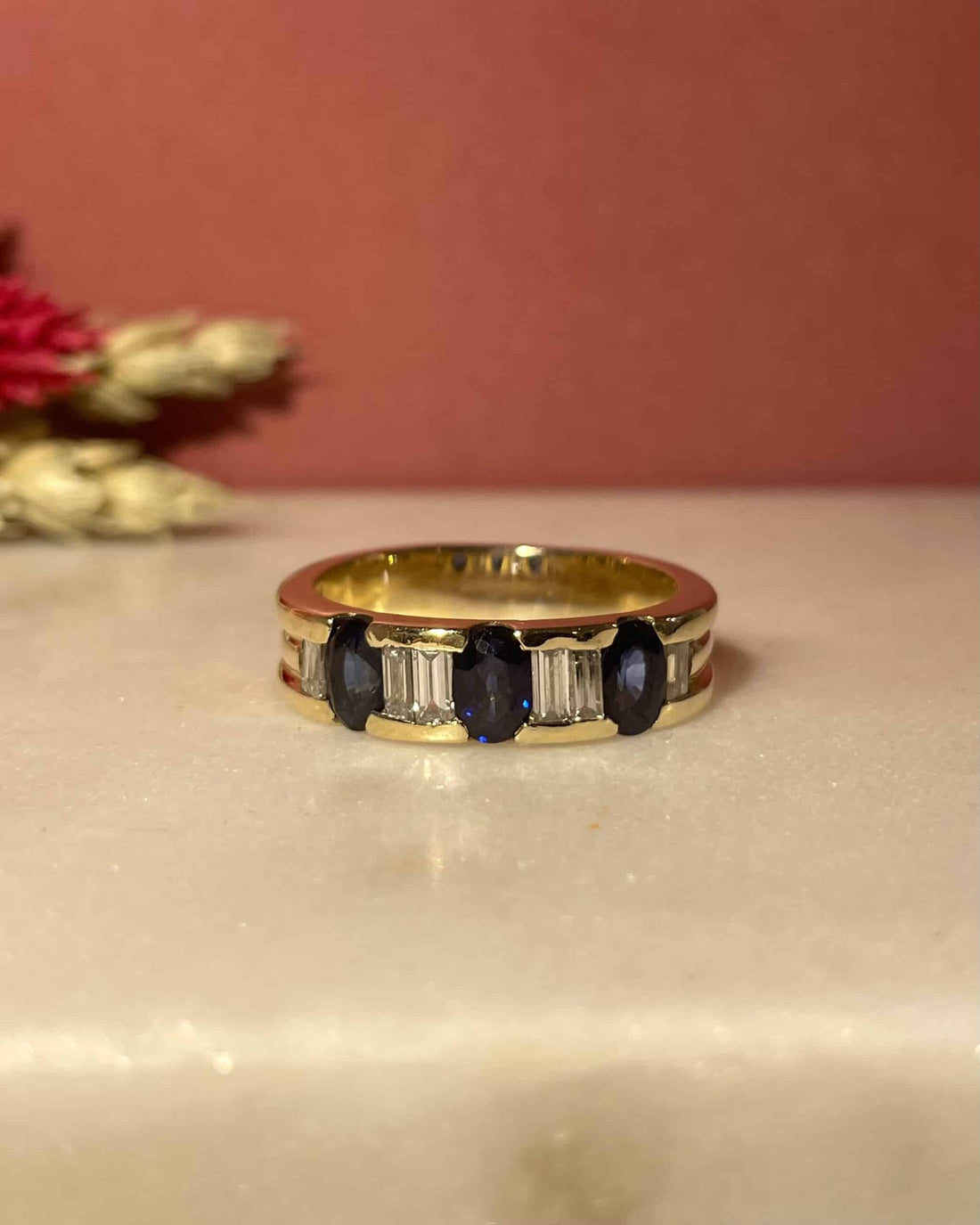 Bague Jonc Saphirs 1.80 carat, Diamants &amp;  Or 10.31 g &quot;Bertille&quot;