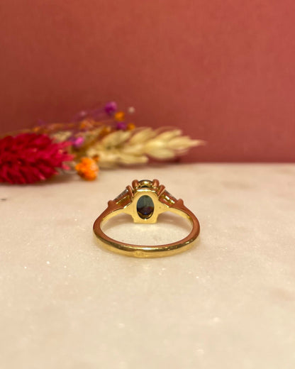 Bague Trilogie Saphir 1.15 Carat &amp; Diamants &quot;Navie&quot; - Elliade Paris