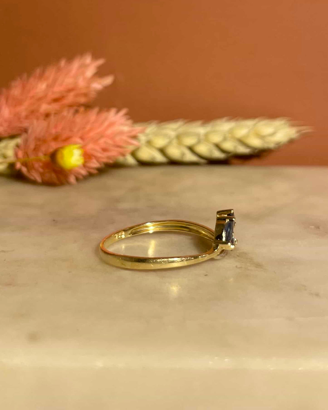 Anillo vintage de zafiro y diamantes &quot;Ghazal&quot;