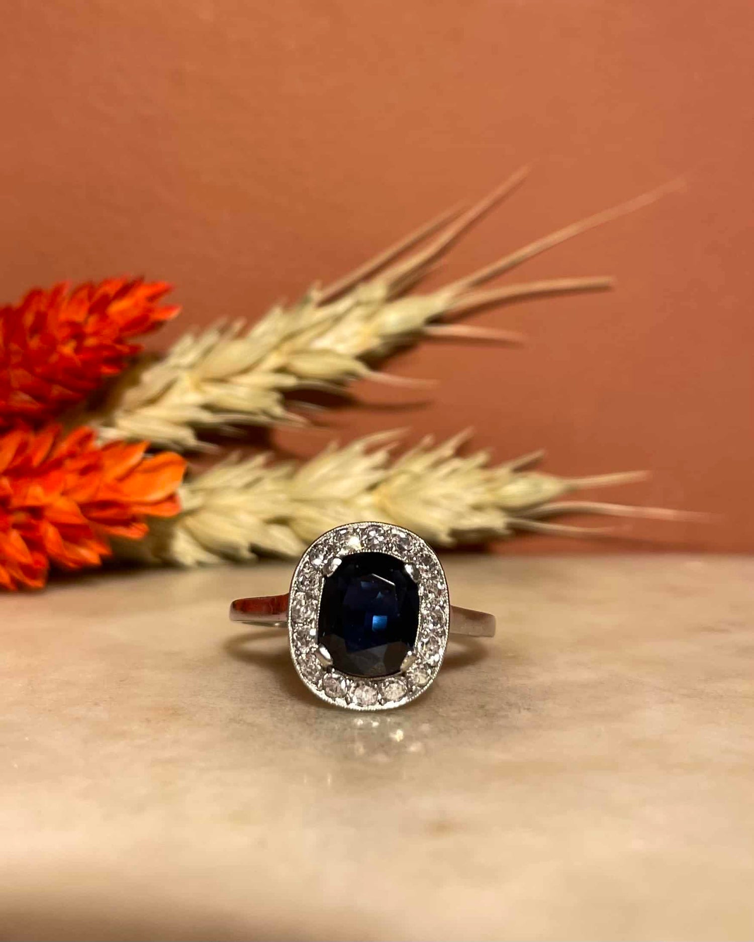 Bague Art-déco Marguerite Saphir 1.50 carat &amp; Diamants &quot;Victoria&quot;