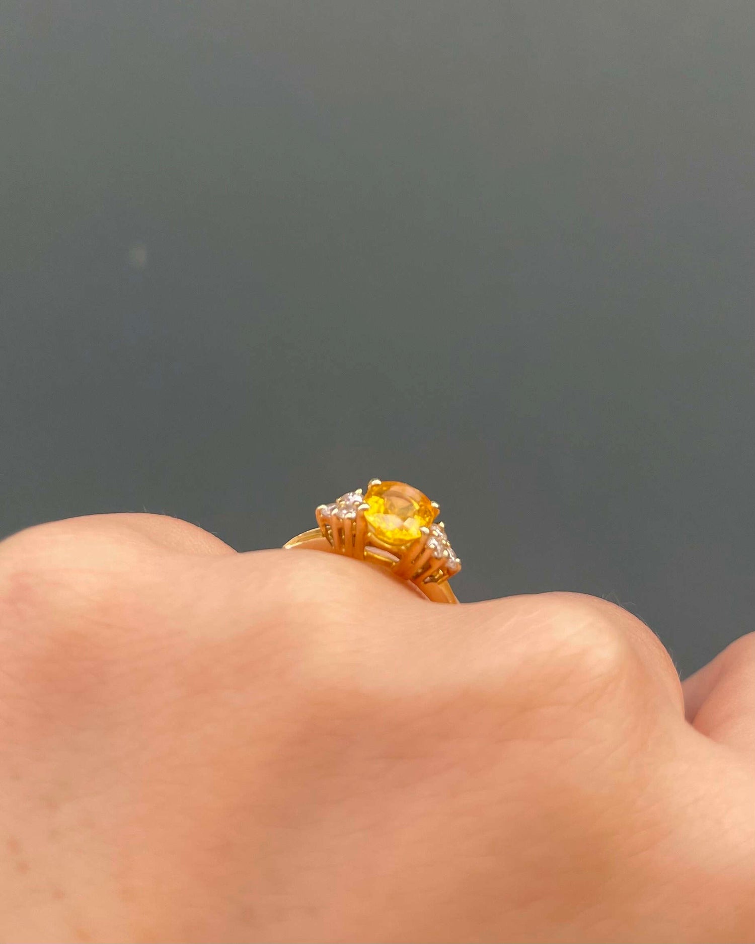 Bague Trilogie Saphir Jaune 1.40 carat &amp; 6 Diamants &quot;Mira&quot;