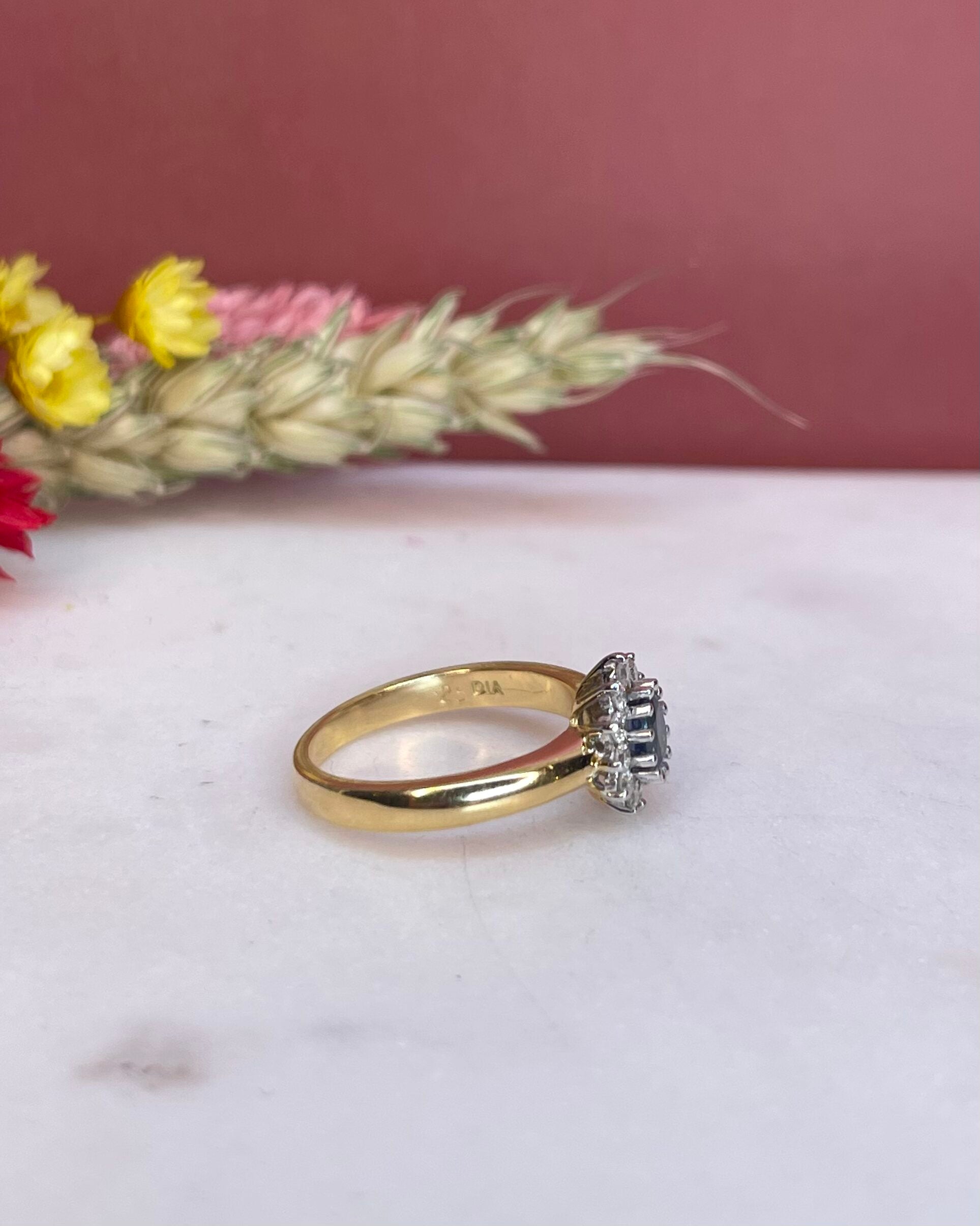 Bague Marguerite Saphir 0.43 Carat &amp; Diamants "Orliane" - Elliade Paris