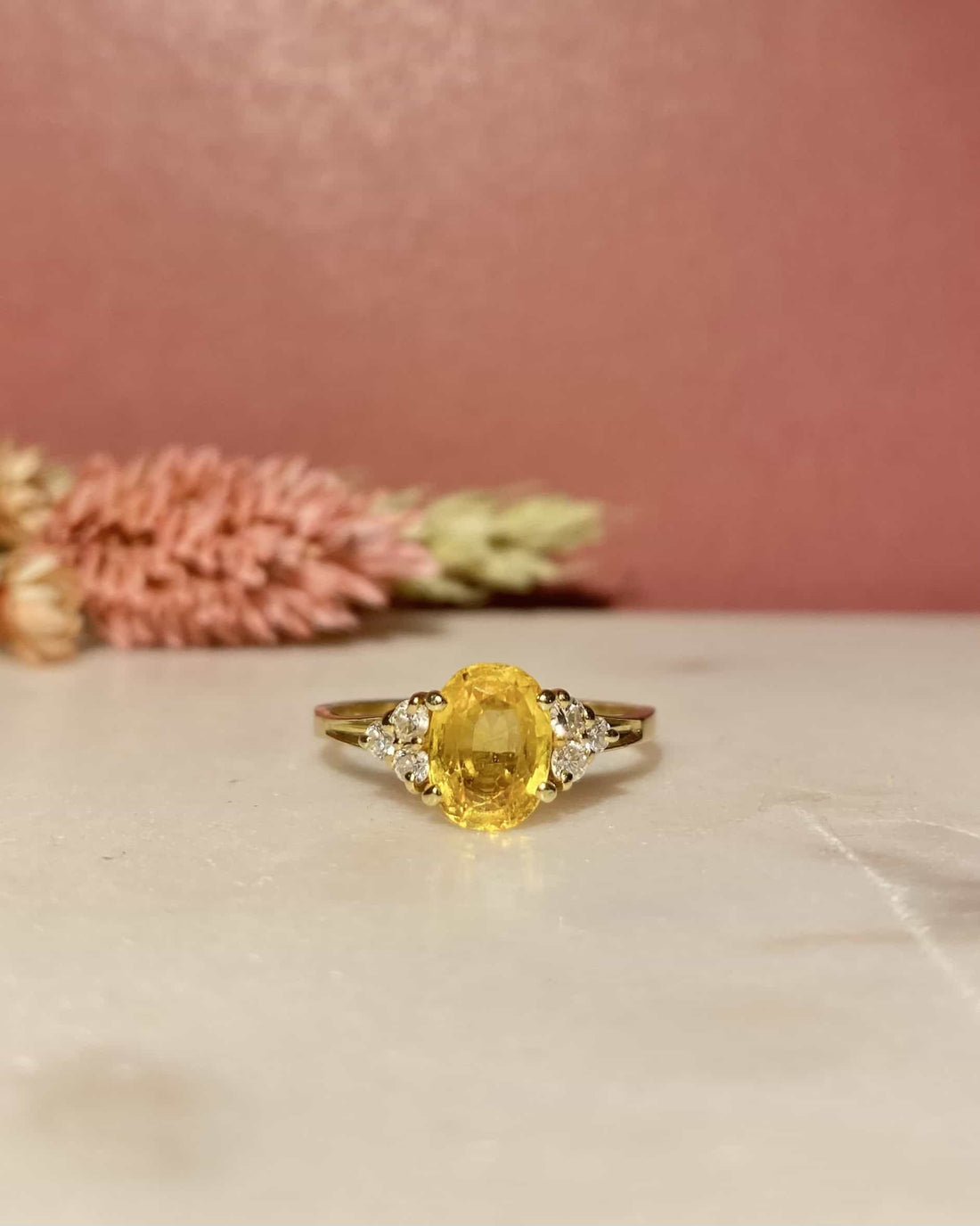 Bague Trilogie Saphir Jaune 1.40 carat &amp; 6 Diamants &quot;Mira&quot;