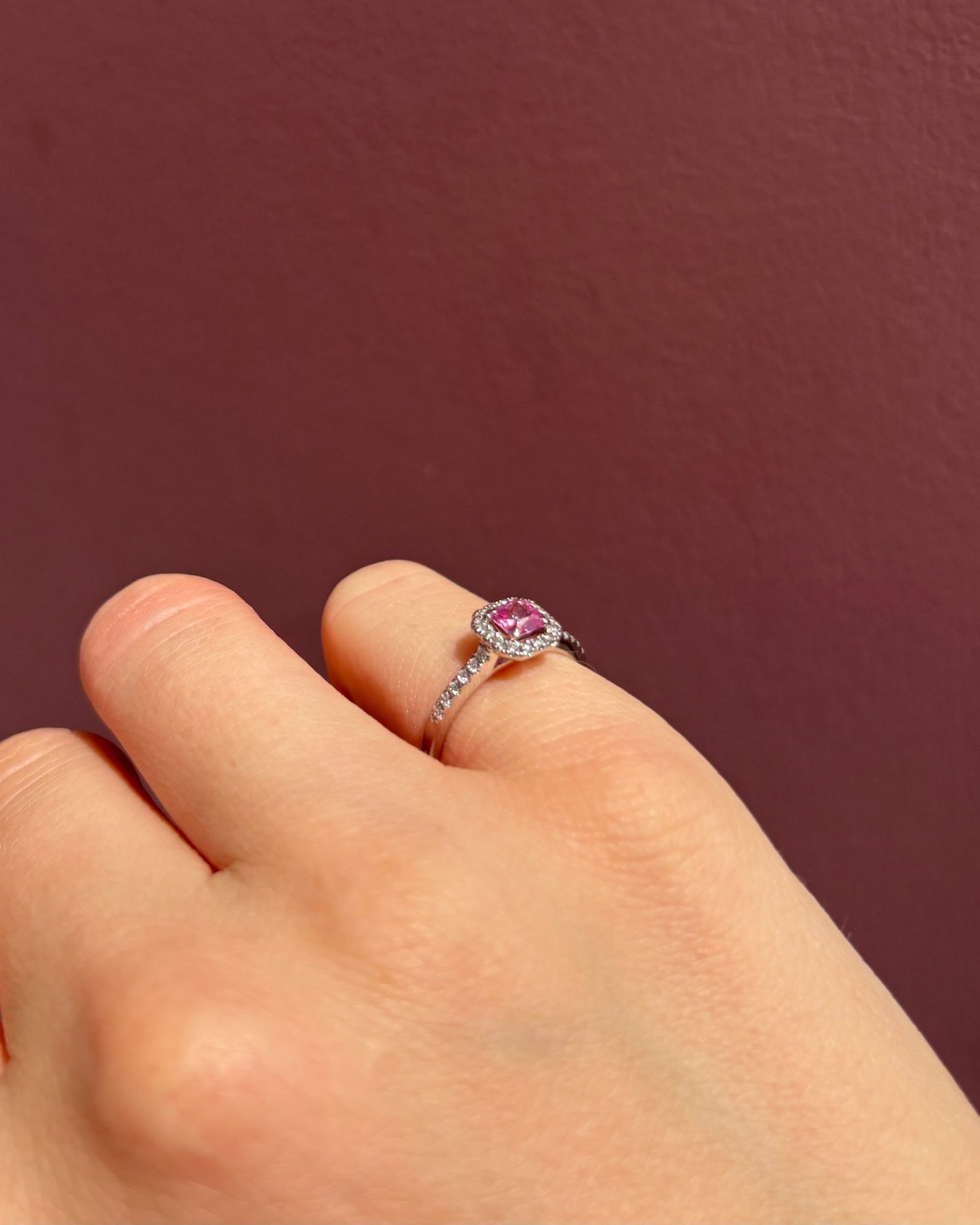 Bague Saphir Rose 0.45 carat &amp; Diamants &quot;Lilya&quot; - Elliade Paris