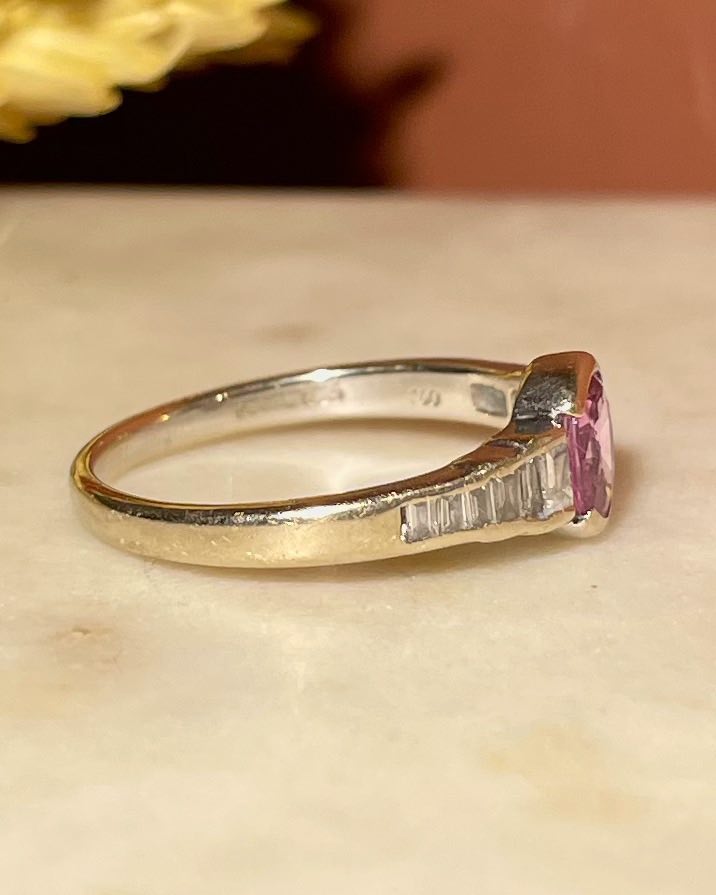 Anillo Solitario "Bérénice" Zafiro Rosa y Diamantes