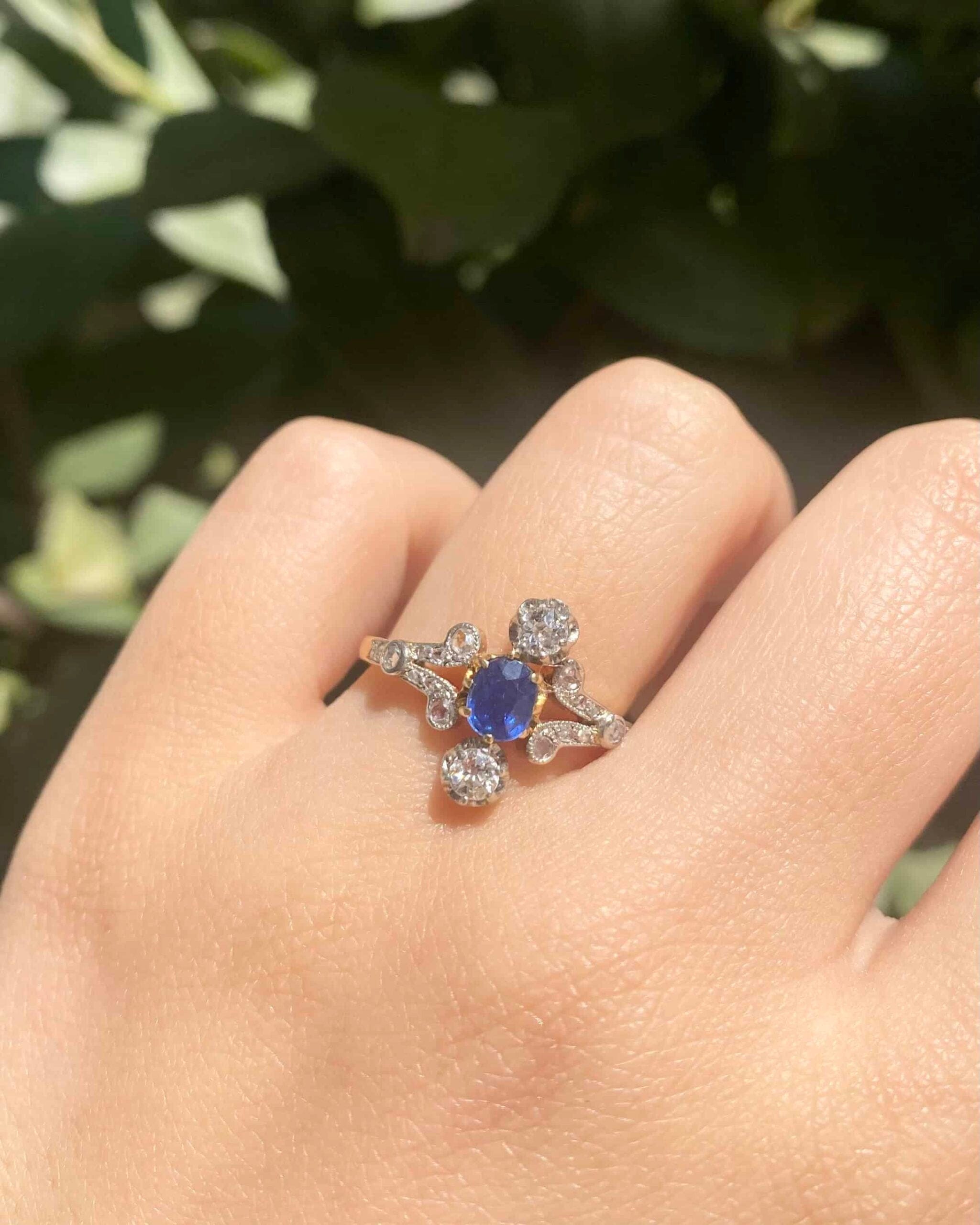 Bague Duchesse Saphir &amp; 18 Diamants "Noora"