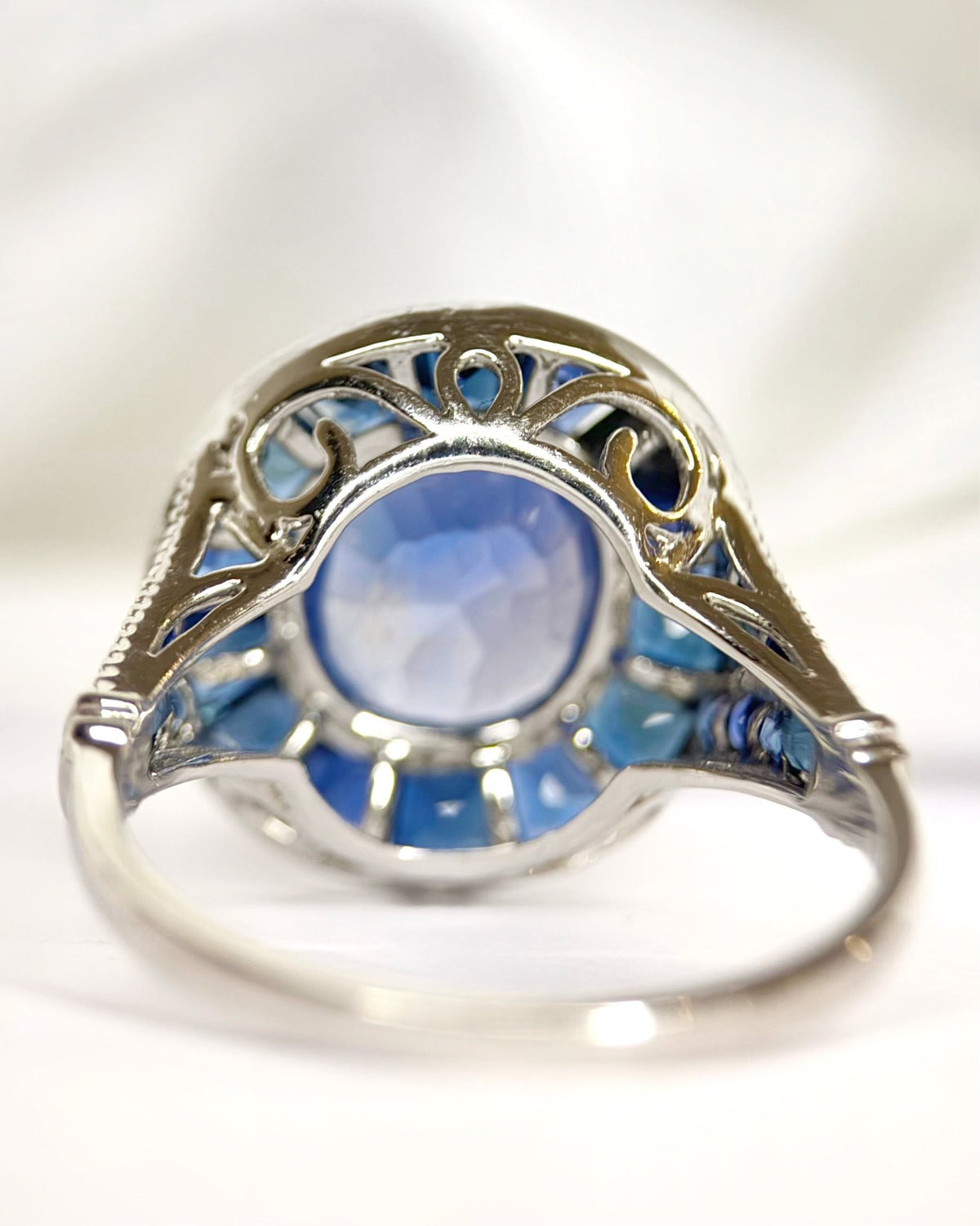 Bague Saphirs Ceylan 5.48 carats &amp; Diamants "Anne-Lise" - Elliade Paris