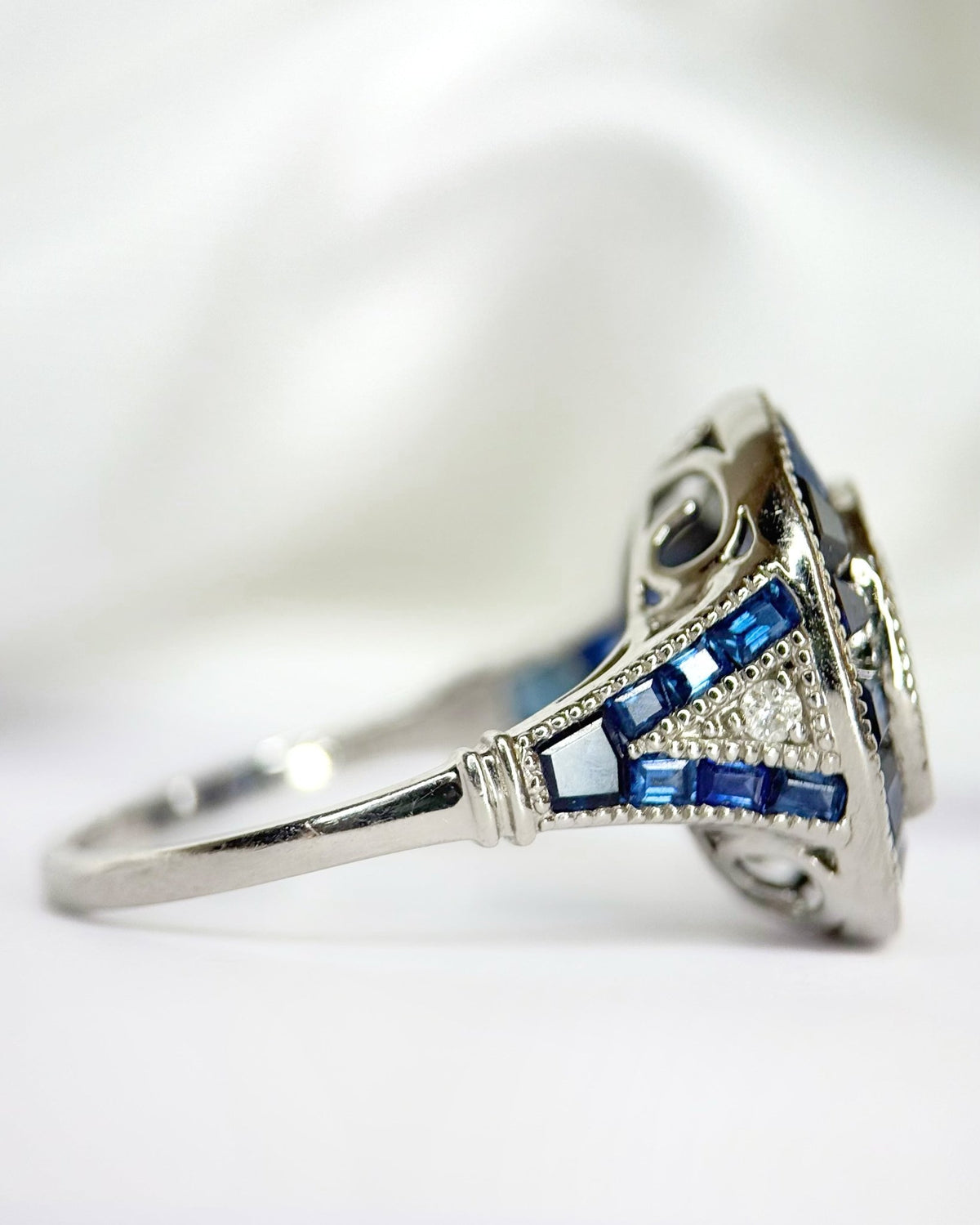 Bague Saphirs Ceylan 5.48 carats &amp; Diamants "Anne-Lise" - Elliade Paris