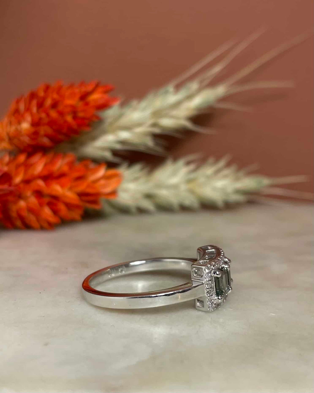Bague Trilogie Saphirs Verts et Diamants &quot;Manaya&quot;