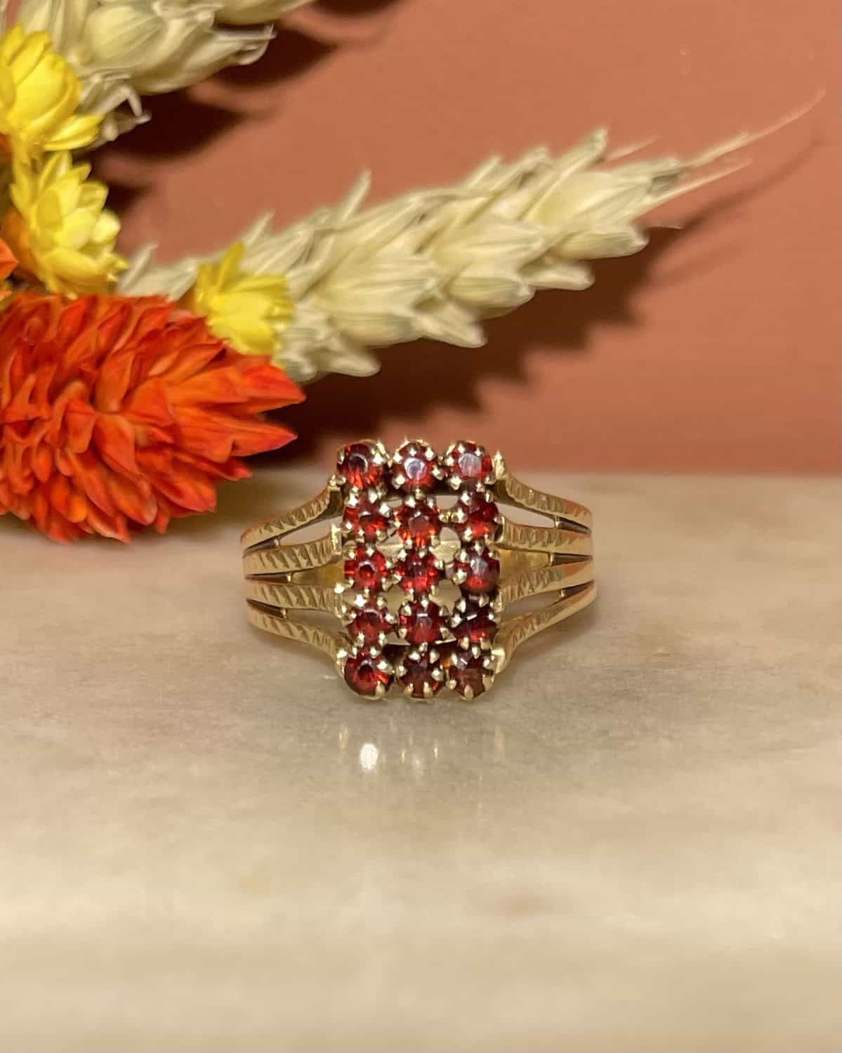Anillo vintage de granate "Atila"