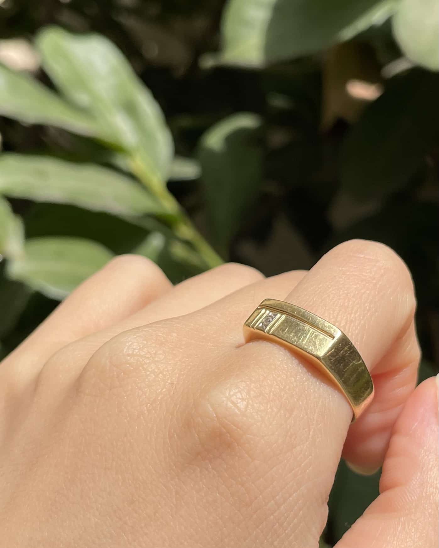 Anillo de sello "Mattia" en oro de 18 quilates y diamantes