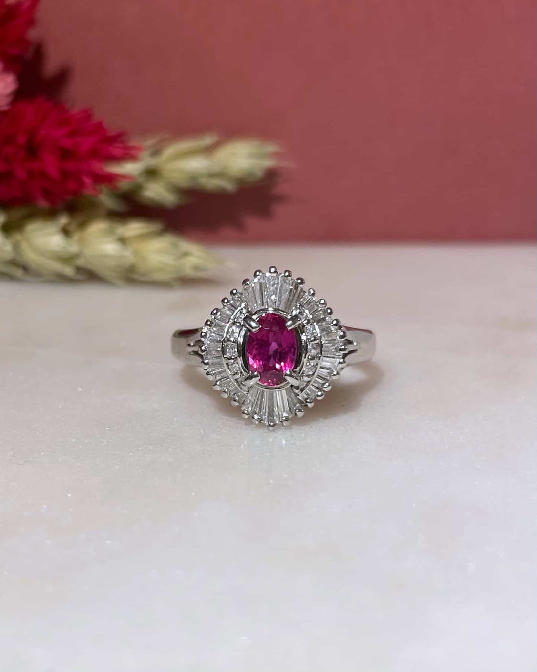 Bague Marguerite Rubis 0.50 carat &amp; 42 Diamants 0.56 carat &quot;Dorina&quot;