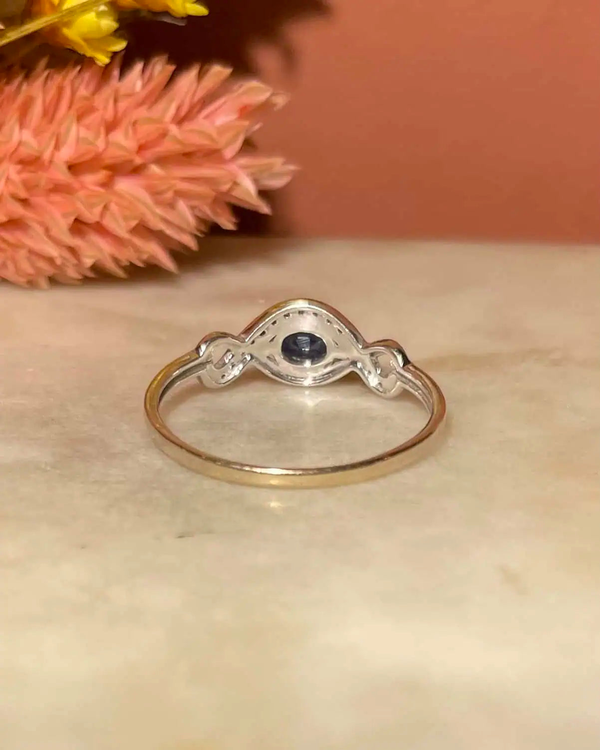 Bague Vintage Saphir 0.40 carat &amp; Diamants &quot;Damaris&quot;