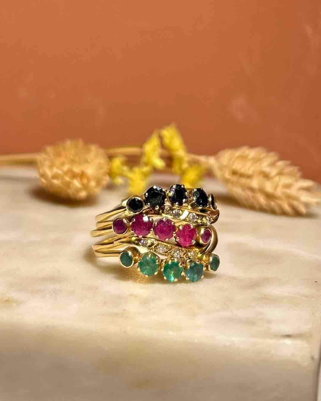 Bague Semainier Émeraudes, Saphirs, Rubis &amp; Diamants &quot;Irma&quot;