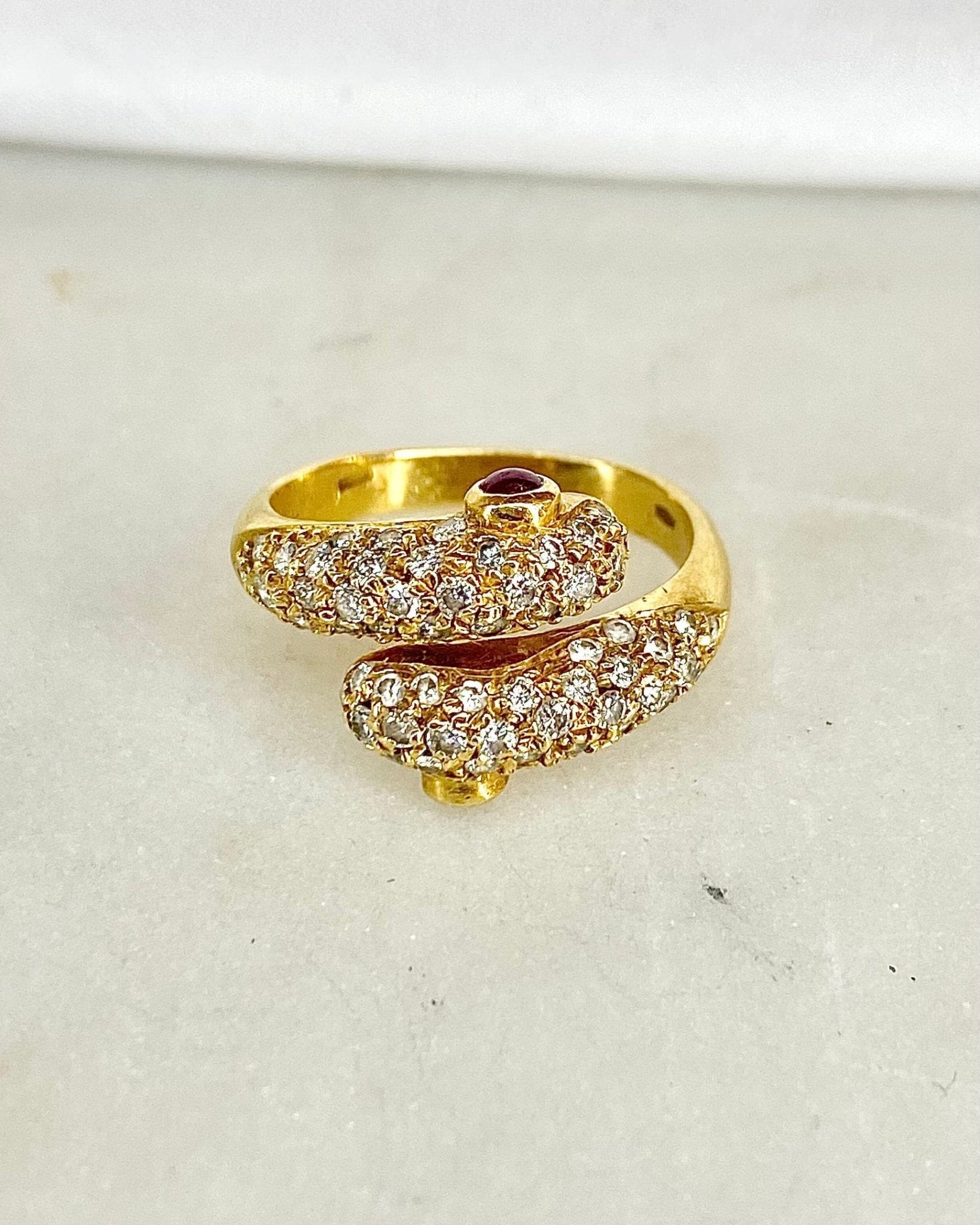 Bague Serpent Vintage Rubis &amp; Diamants 0.66 carat &quot;Sierra&quot; - Elliade Paris