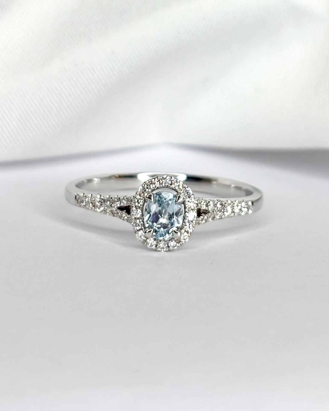 Bague Solitaire Aigue - Marine 0.32 carat &amp; Diamants 0.38 carat "Solène" - Elliade Paris