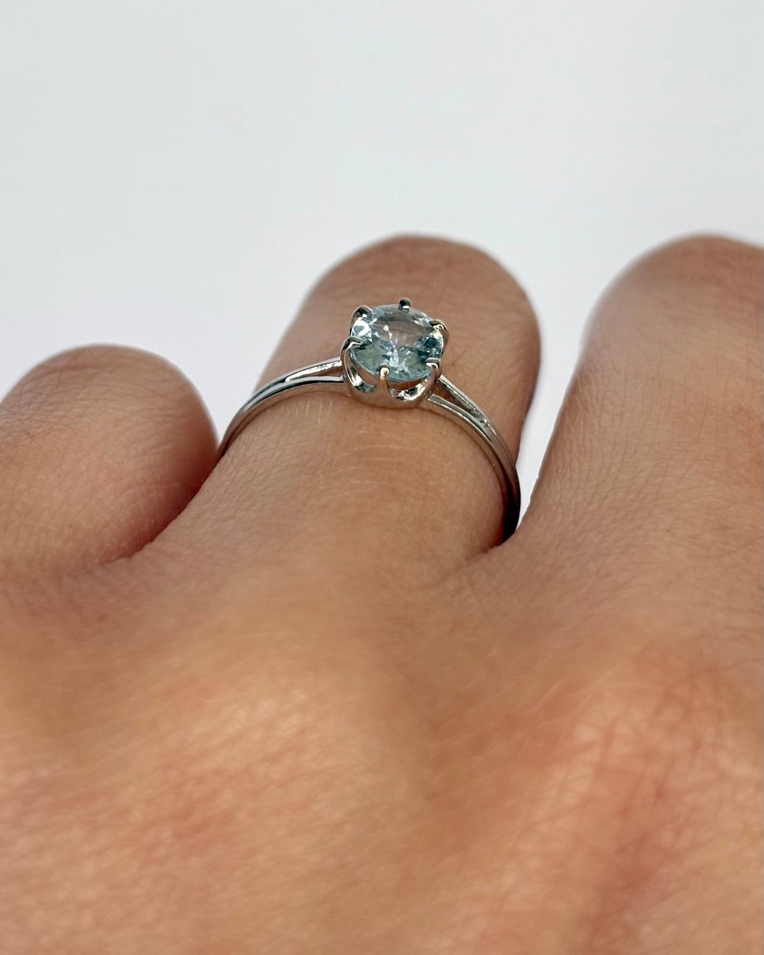 Bague Solitaire Aigue - Marine 0.56 carat “Mila" - Elliade Paris