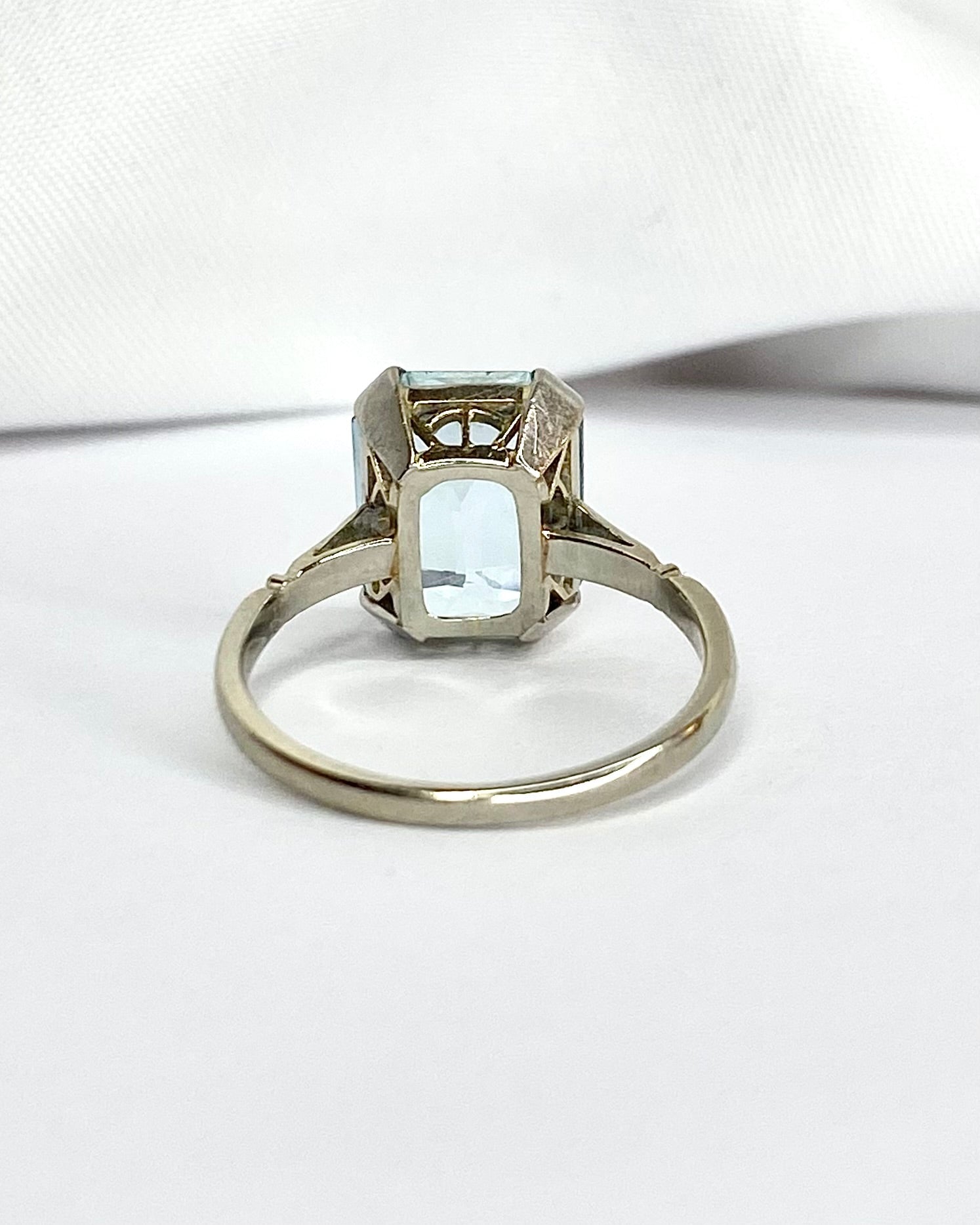 Bague Solitaire Aigue - Marine 4.35 carats "Ilda" - Elliade Paris