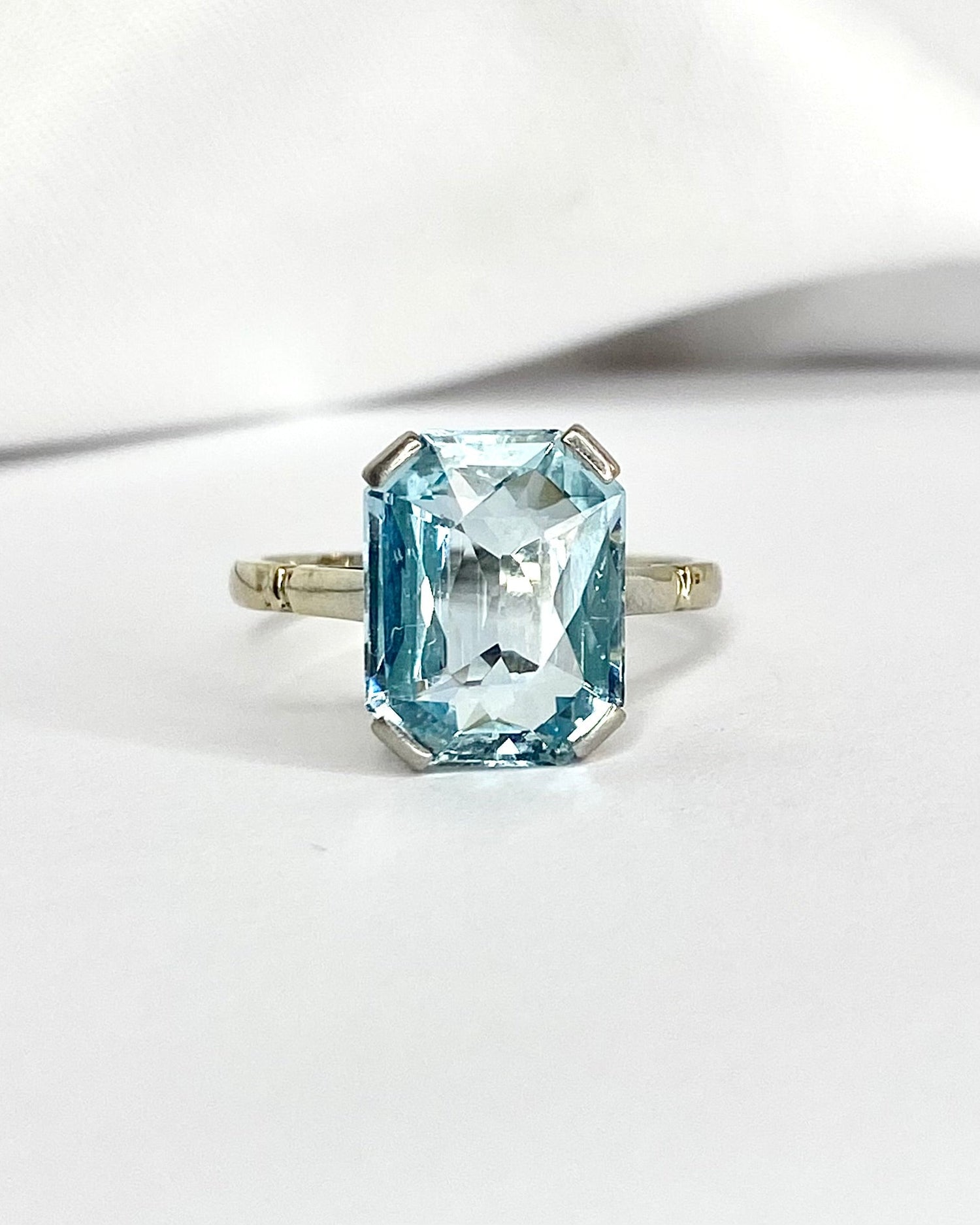 Bague Solitaire Aigue - Marine 4.35 carats "Ilda" - Elliade Paris