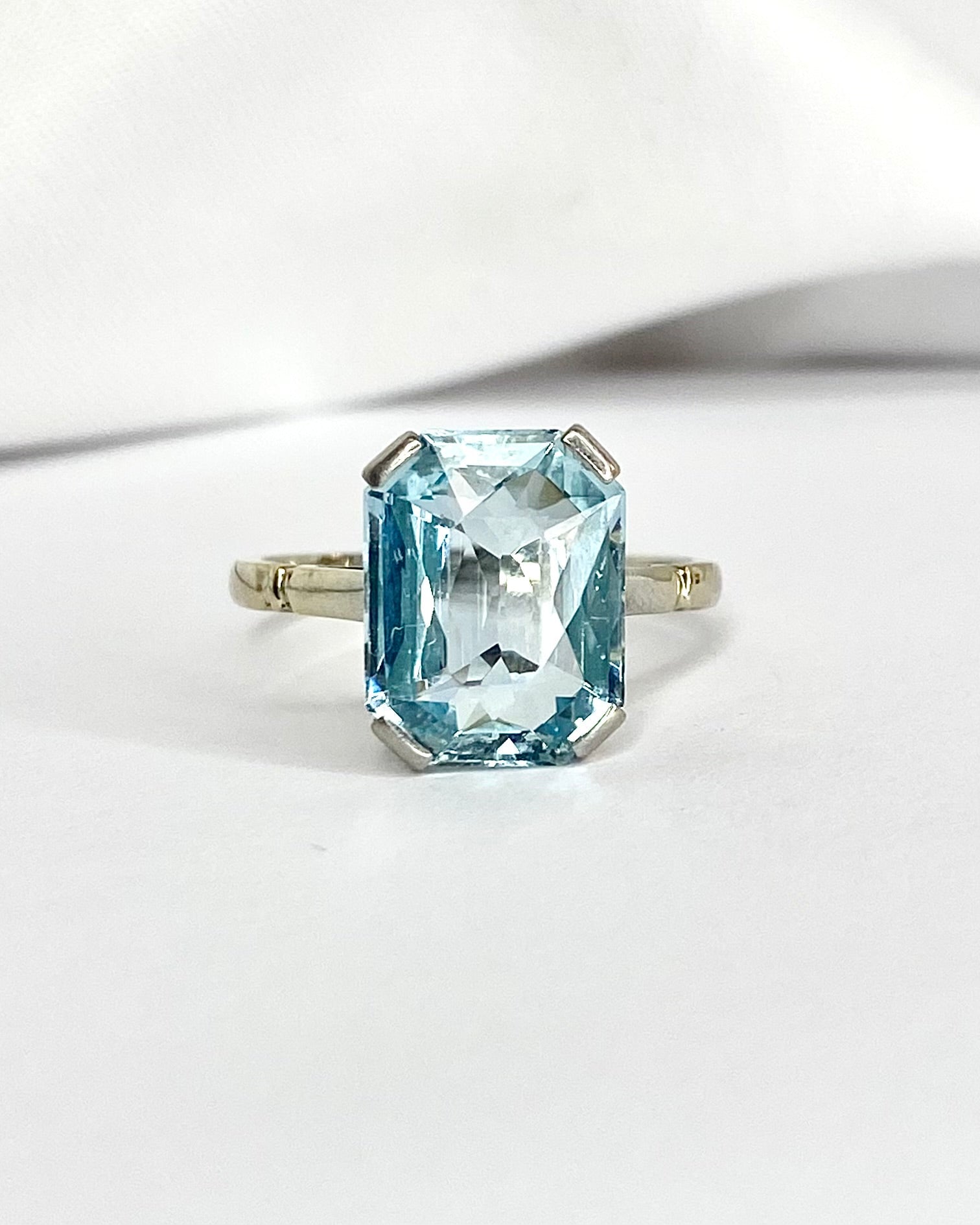 Bague Solitaire Aigue - Marine 4.35 carats "Ilda" - Elliade Paris