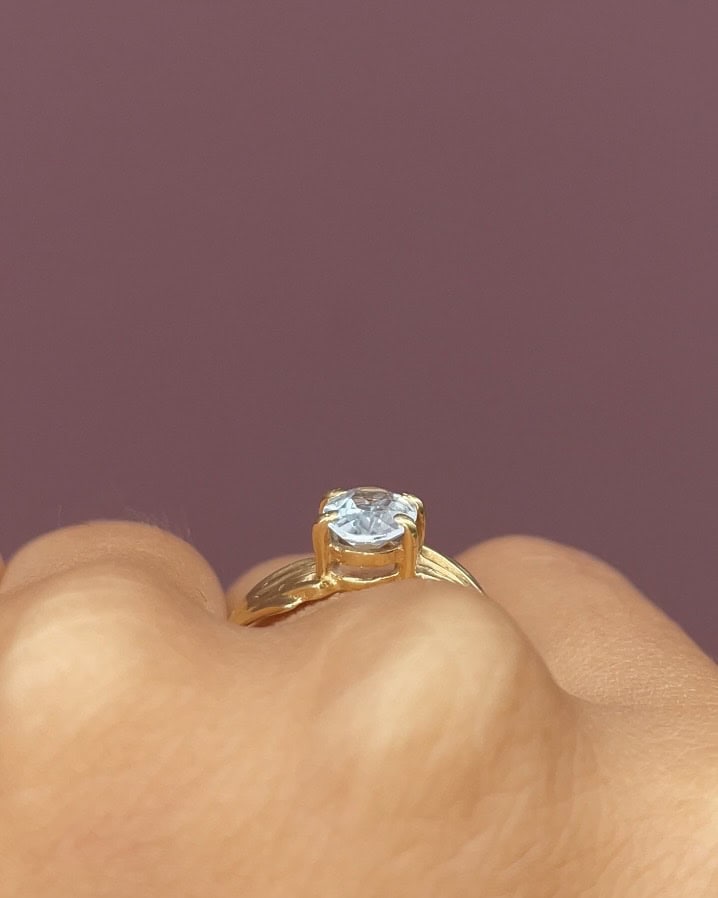 Anillo solitario de aguamarina "Aléana"
