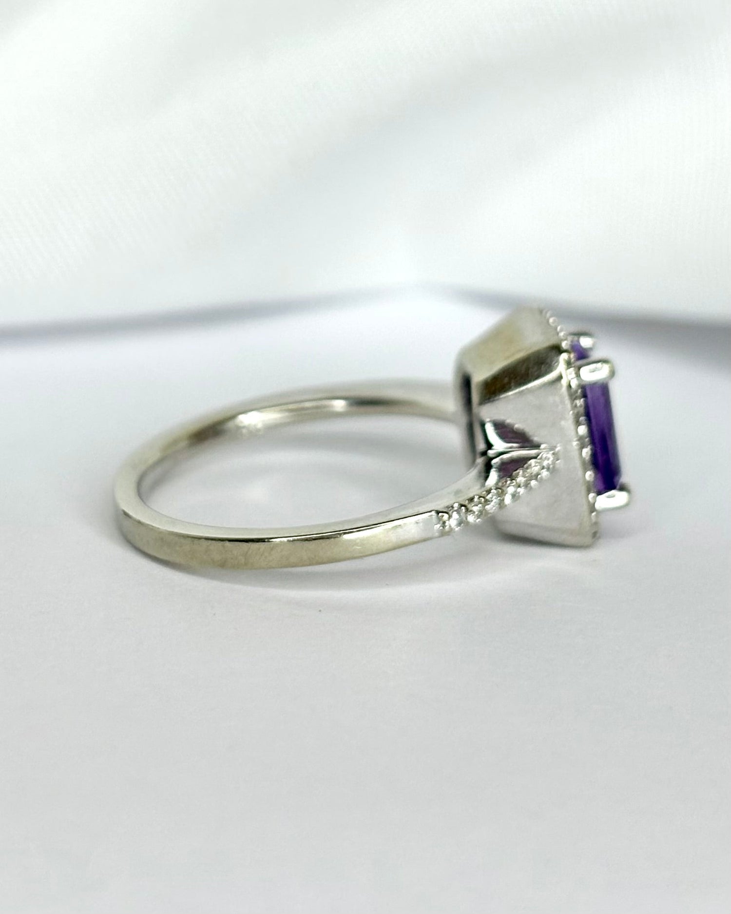 Bague Solitaire Améthyste 1 carat &amp; Diamants 0.40 carat "Clara" - Elliade Paris