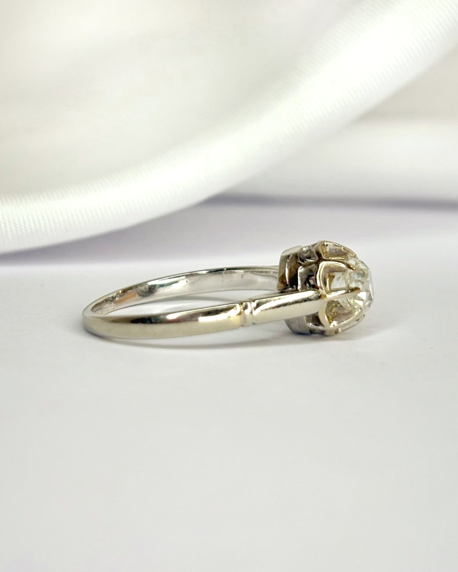 Bague Solitaire Art-Déco Diamant 0.65 carat "Laurence" - Elliade Paris
