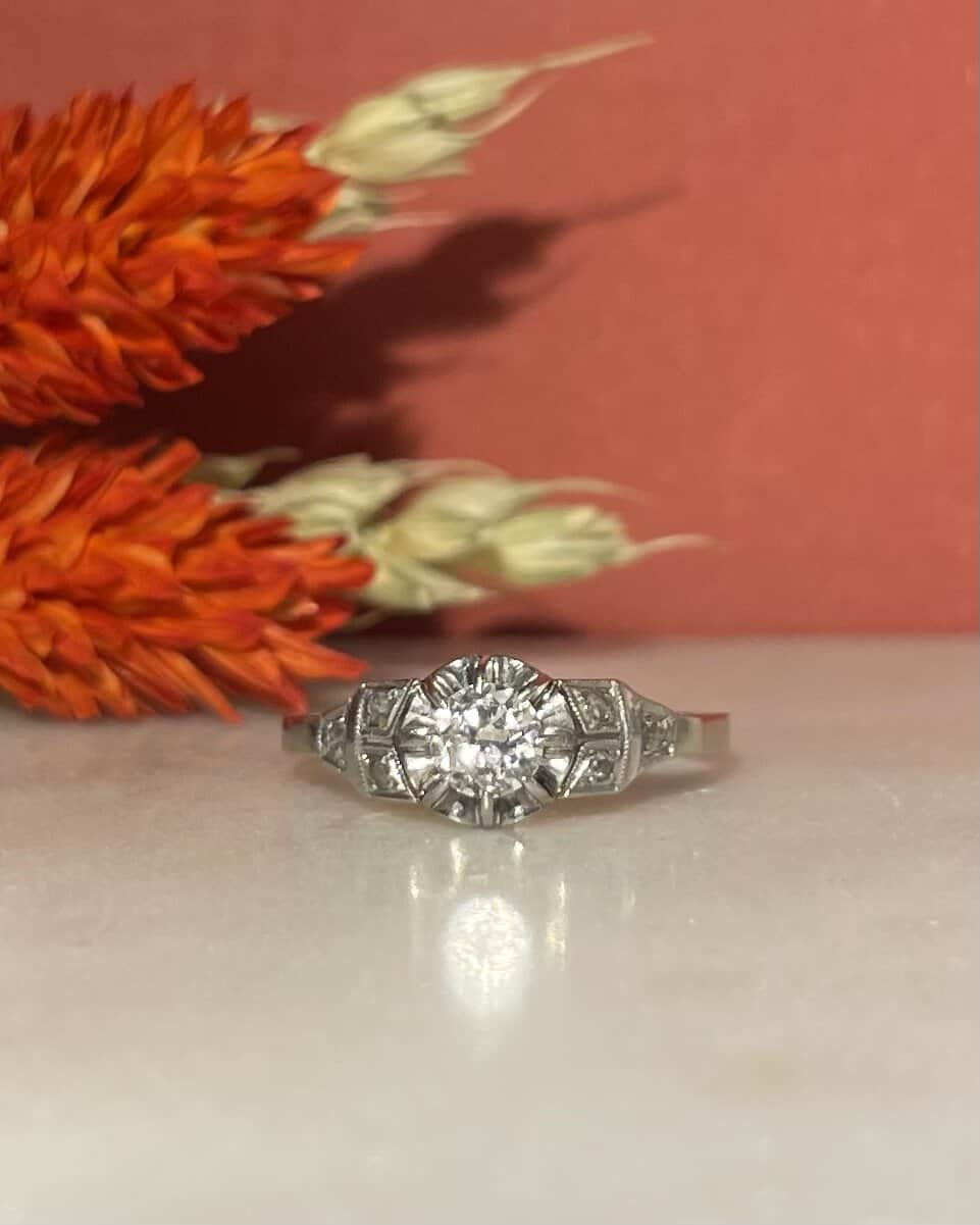 Bague Solitaire Art - Deco Diamant central 0.35 carat &amp; Diamants "Malia" - Elliade Paris