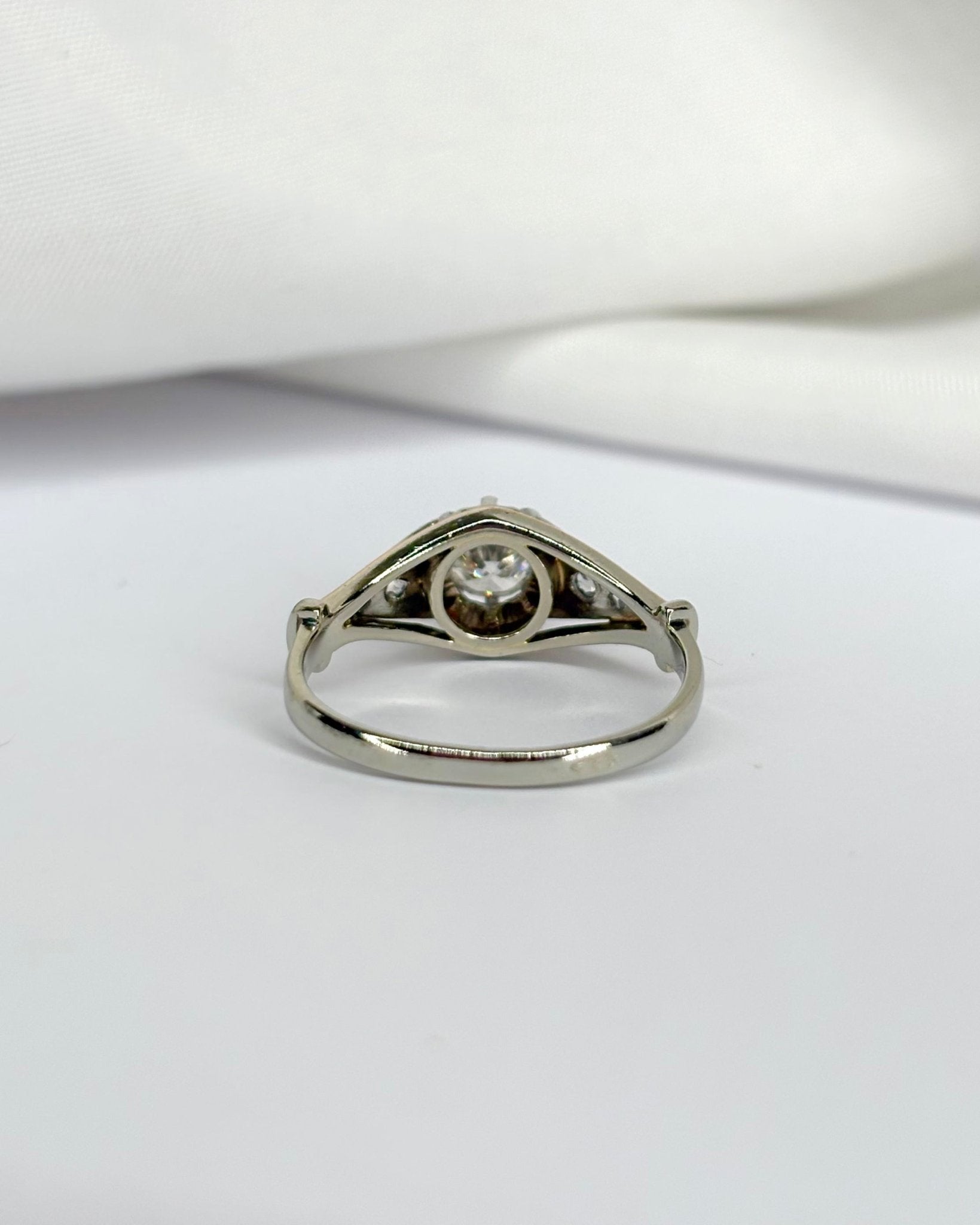 Bague Solitaire Art Déco Diamants 0.49 carat &quot;Romane&quot; - Elliade Paris