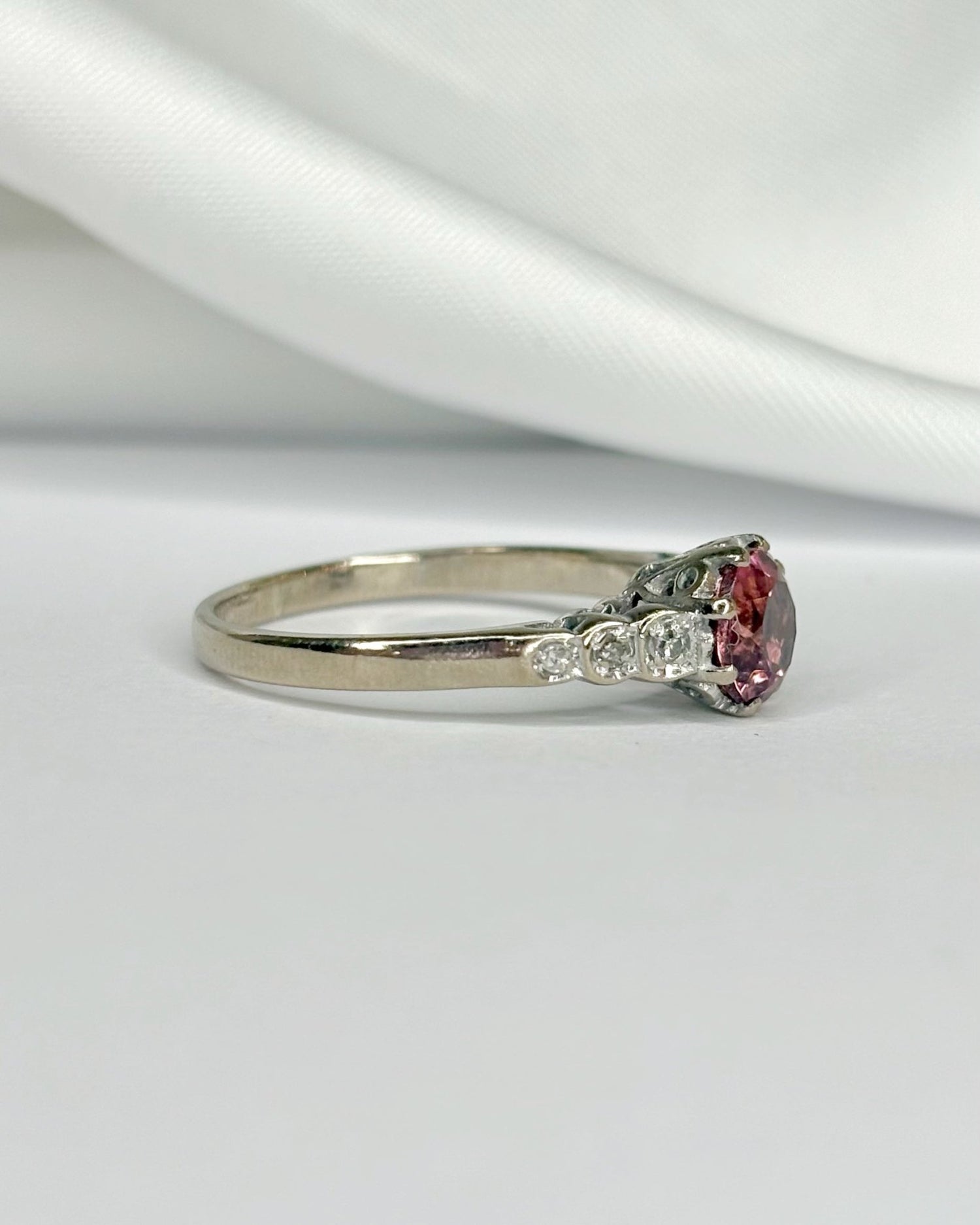 Bague Solitaire Art - déco Tourmaline 0.90 carat &amp; Diamants "Sandra" - Elliade Paris