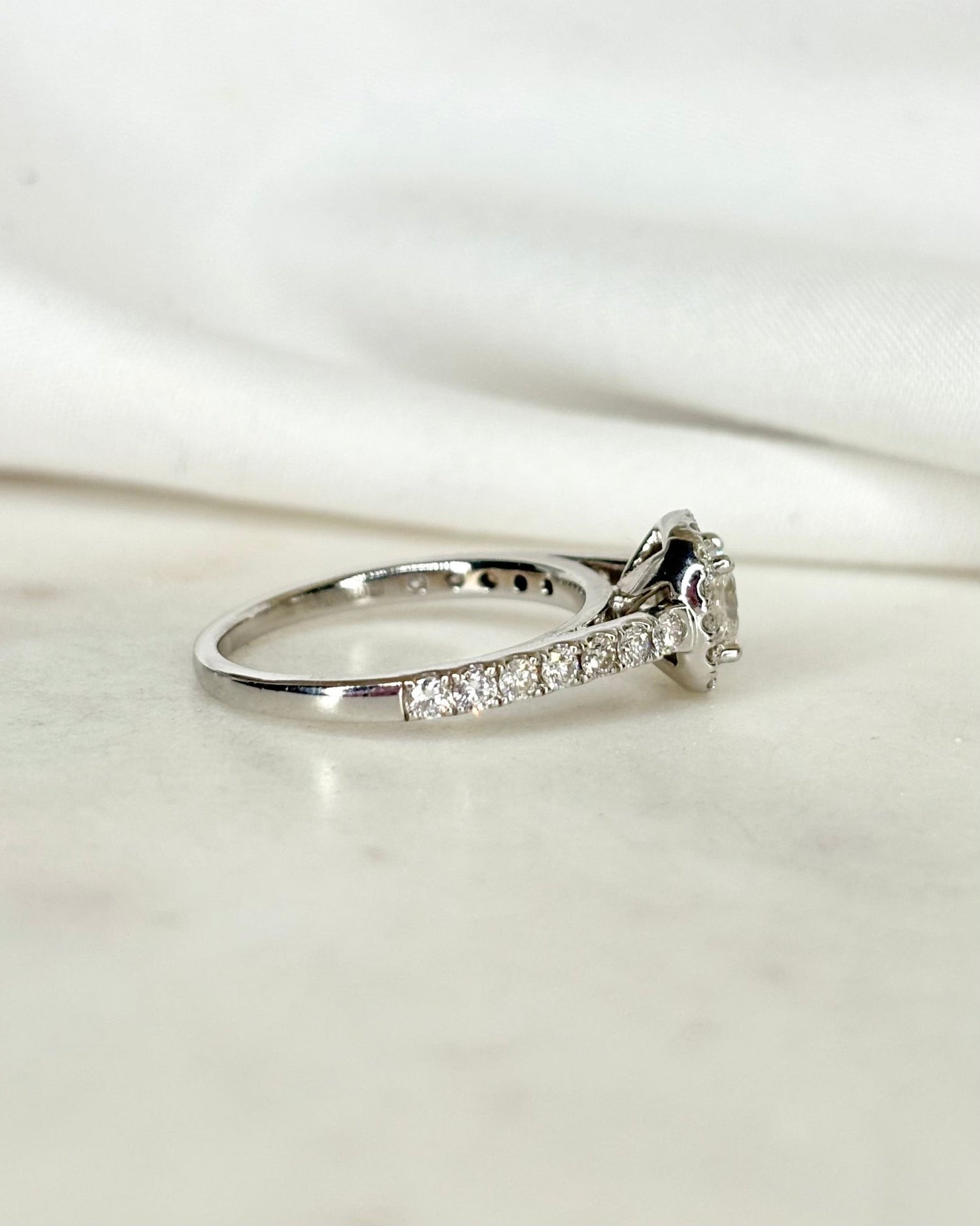 Bague Solitaire Auréole Diamants 1.14 carat &quot;Murielle&quot; - Elliade Paris