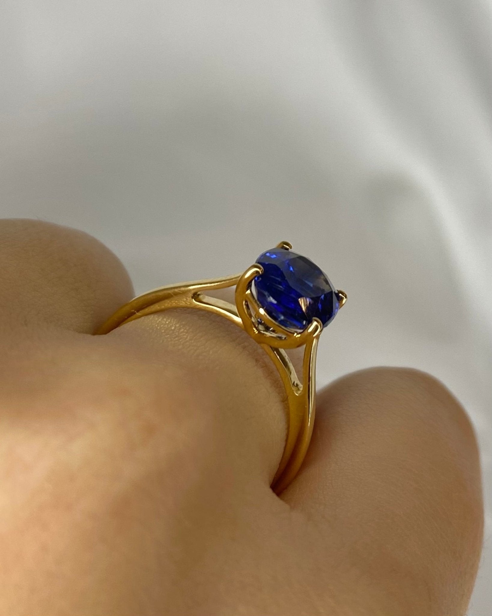 Bague Solitaire Cyanite 2.85 carats "Misha" - Elliade Paris