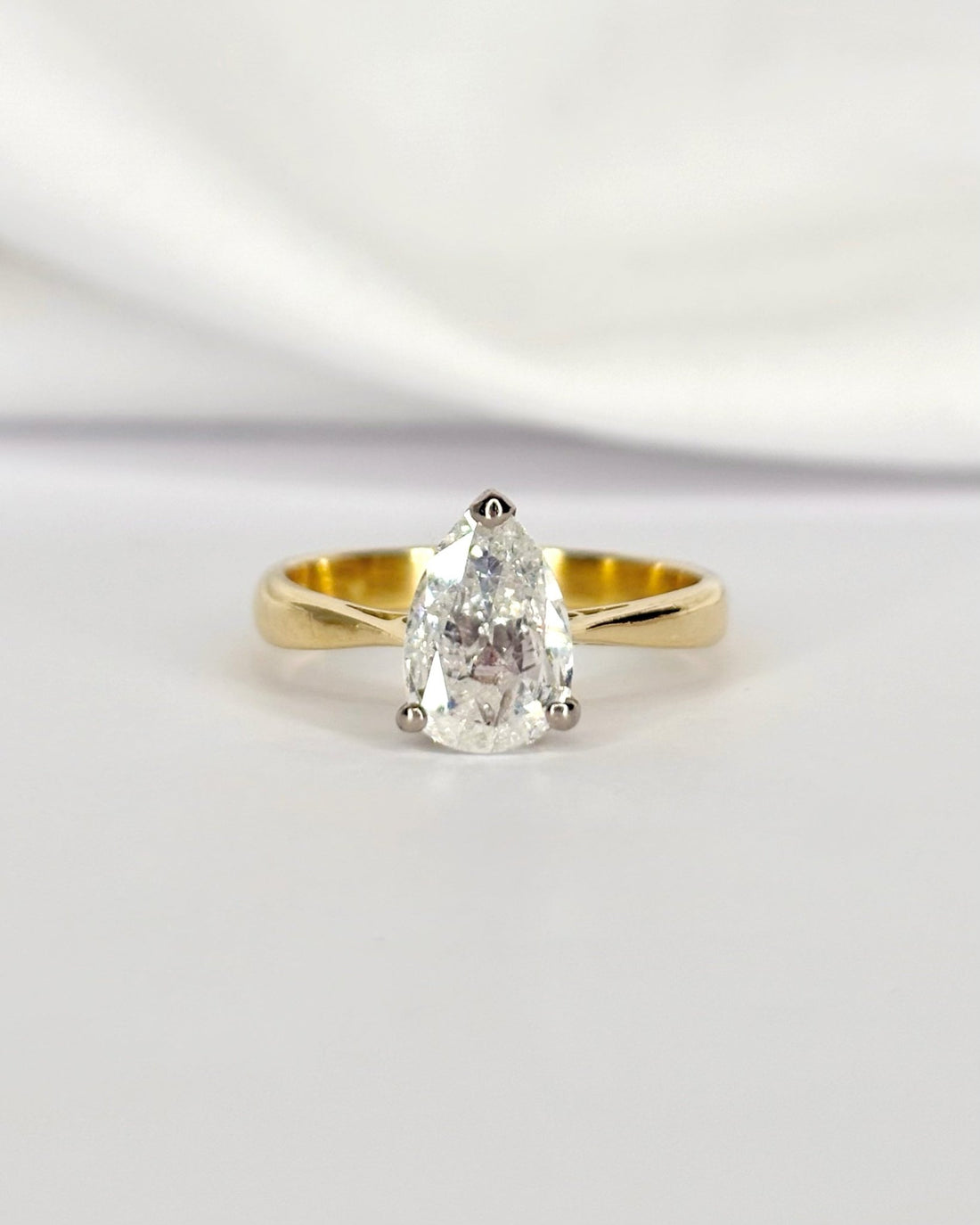 Bague Solitaire Diamant 1 carat Taille Poire "Dina" - Elliade Paris