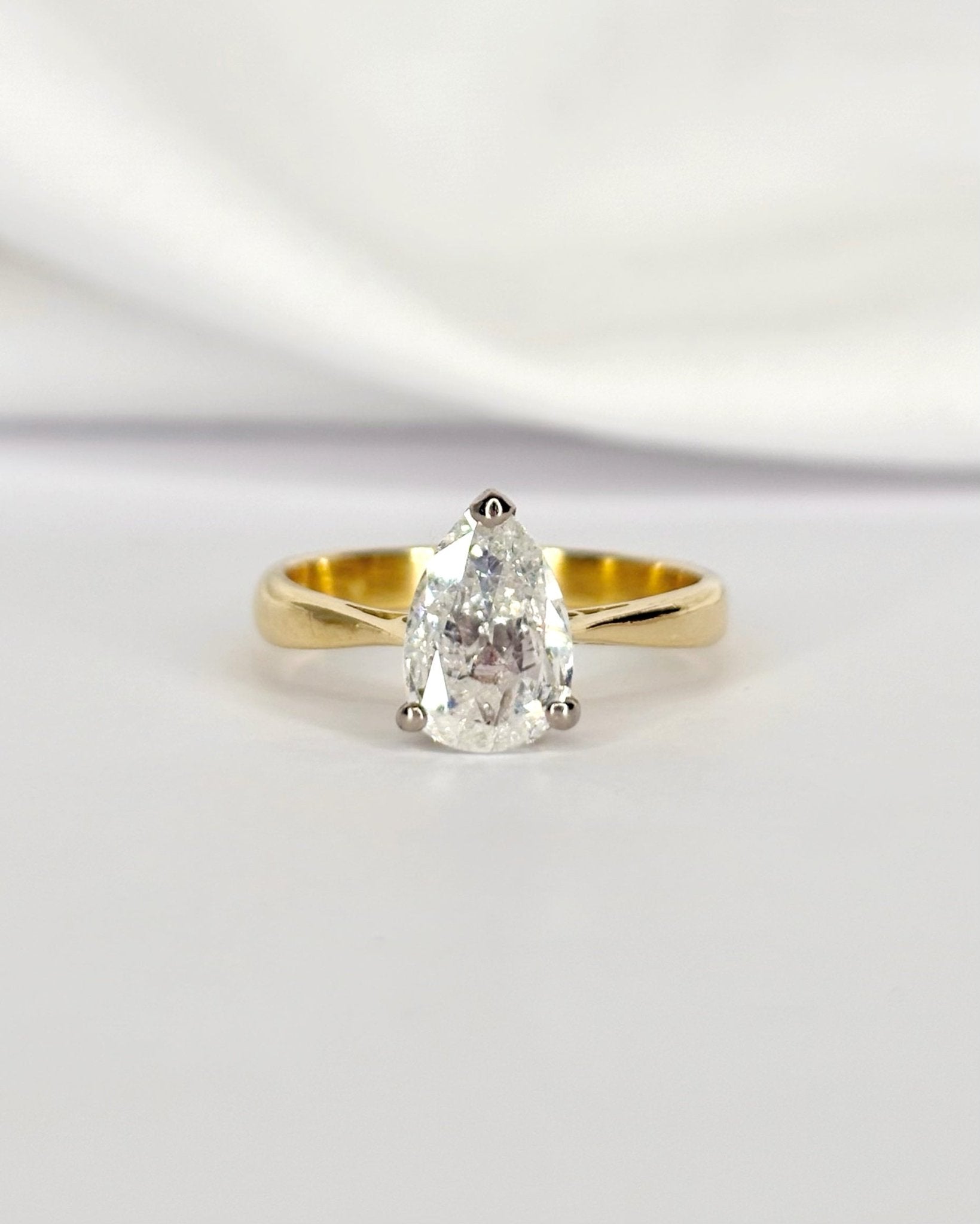 Bague Solitaire Diamant 1 carat Taille Poire "Dina" - Elliade Paris