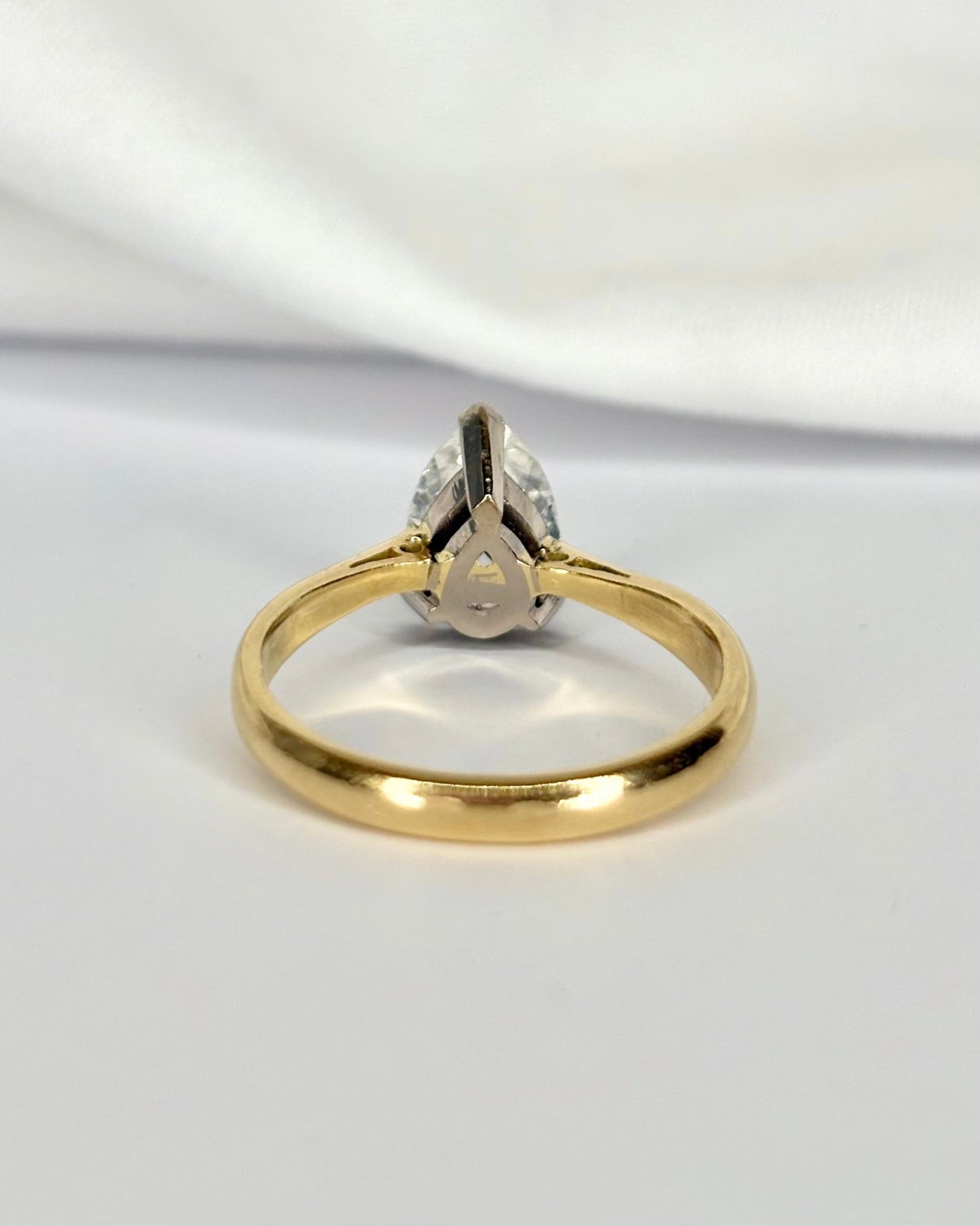 Bague Solitaire Diamant 1 carat Taille Poire "Dina" - Elliade Paris
