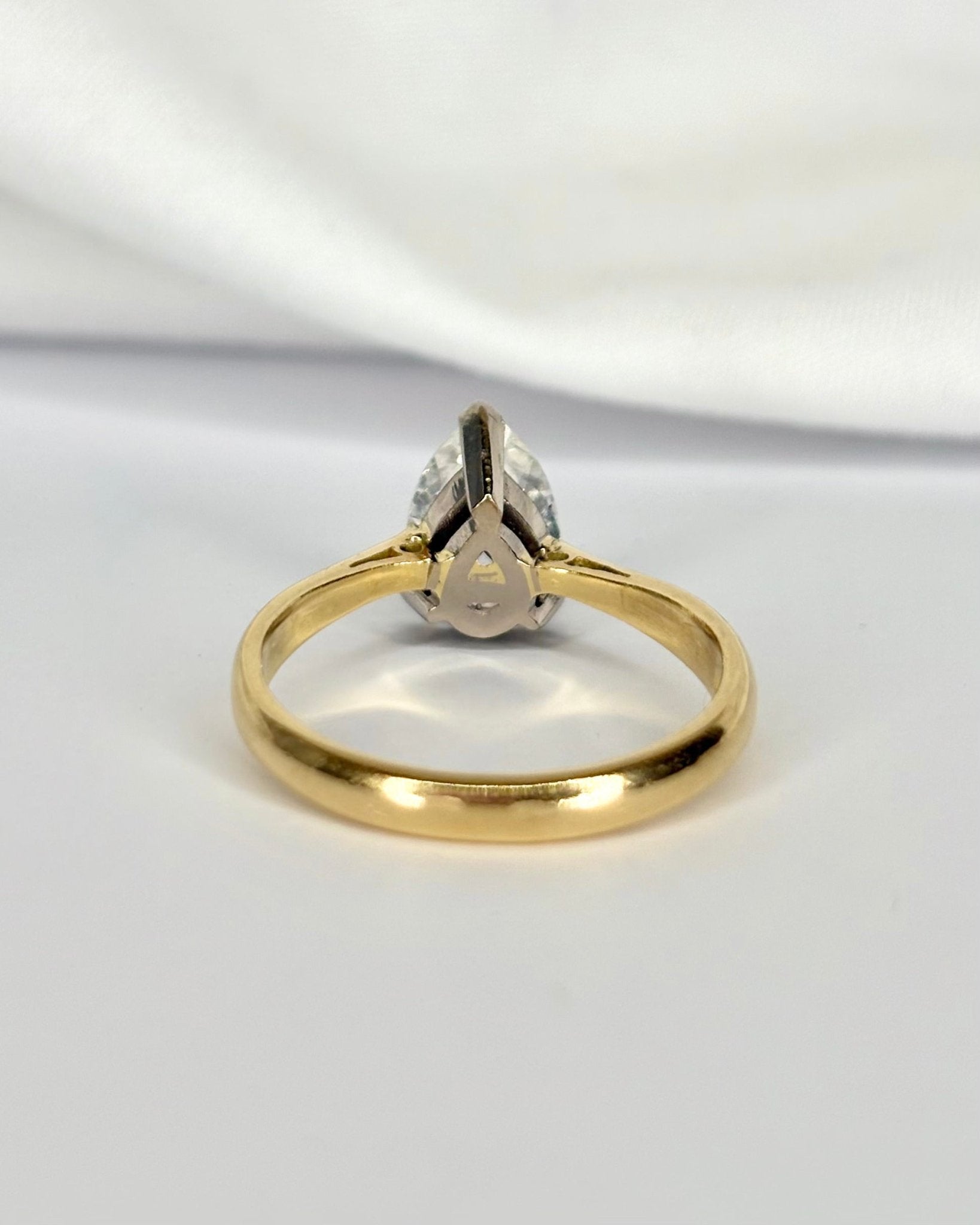 Bague Solitaire Diamant 1 carat Taille Poire "Dina" - Elliade Paris
