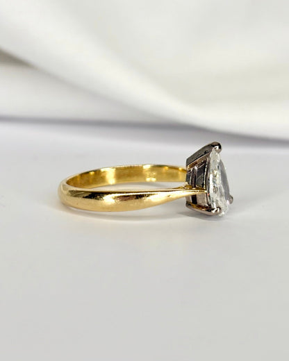 Bague Solitaire Diamant 1 carat Taille Poire "Dina" - Elliade Paris