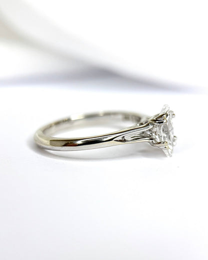 Bague Solitaire Diamant Marquise 0.63 carat "Calixta" - Elliade Paris