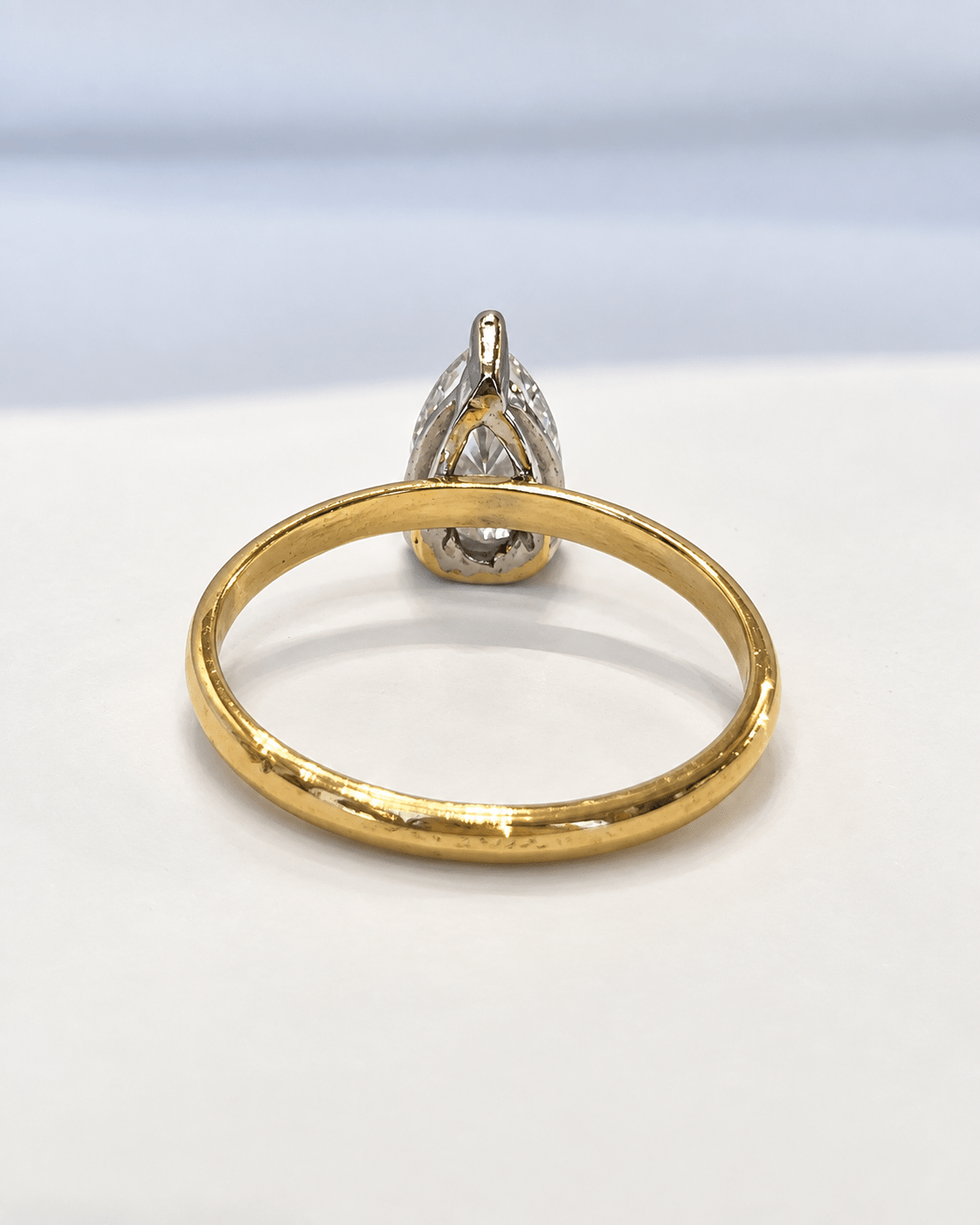 Bague Solitaire Diamant Taille Poire 0.92 carat F/VS2 "Alexandra" - Elliade Paris